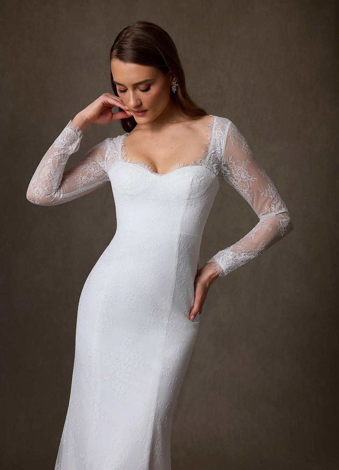Azazie Briar Vestidos de noiva Vestido Diamante Branco de Renda de sereia com Decote em coração image3