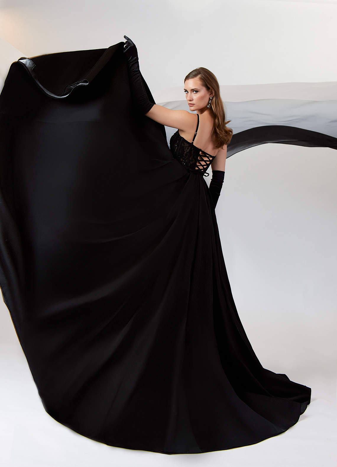 Azazie Esmeray Abiti da Sposa Abito A-Line in Raso Elasticizzato Lustrini Nero Nudo image5