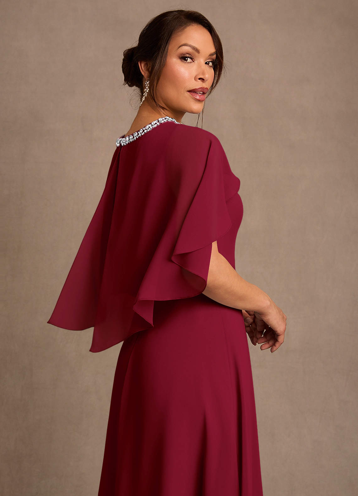 Azazie Winnifred Vestidos para mãe da noiva Vestido Borgonha de Chiffon de Linha A com Com Missangas image4