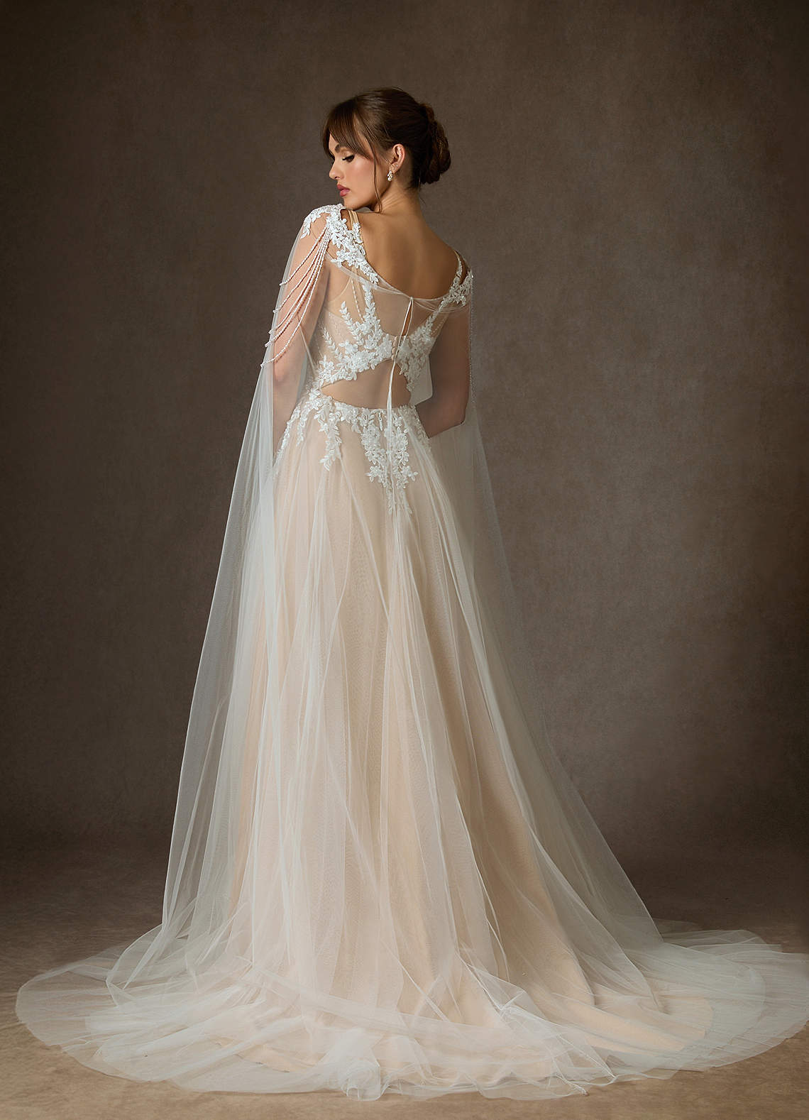 Azazie Goddess Robes de mariée Robe Trapèze en Tulle Col V à paillettes Diamant Blanc Champagne image3