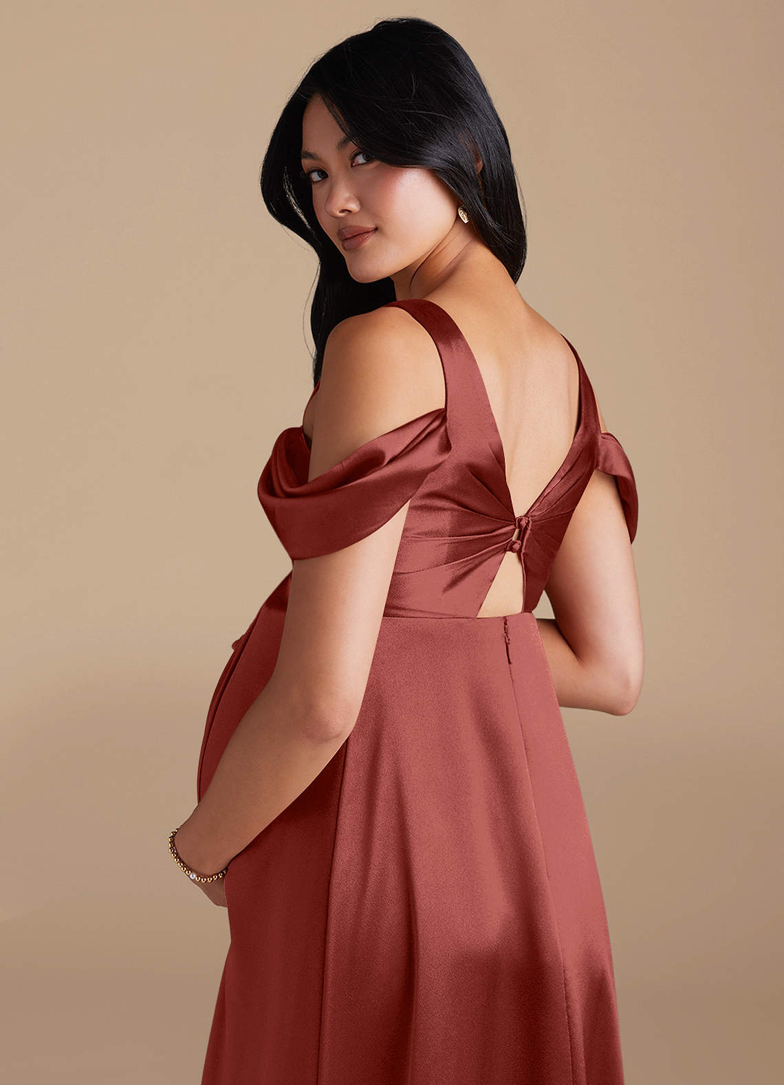 Azazie Rhea vestidos de dama de honor de maternidad Vestido de Corte En A Plisado Hasta el suelo Satén Metálico image3