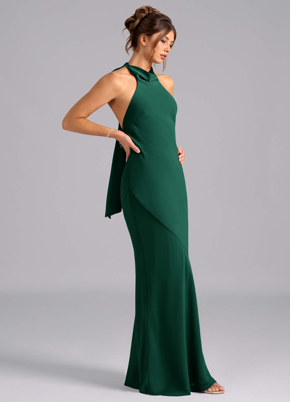 Azazie Velli Vestidos de damas de honor Vestido de Esmeralda de Gasa de Corte Sirena con Cuello Alto image3