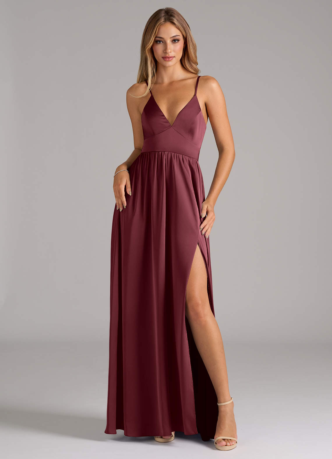 Azazie Aaida Vestidos de damas de honor Vestido de Merlot de Satén Elástico de Corte en A con Corsé image1