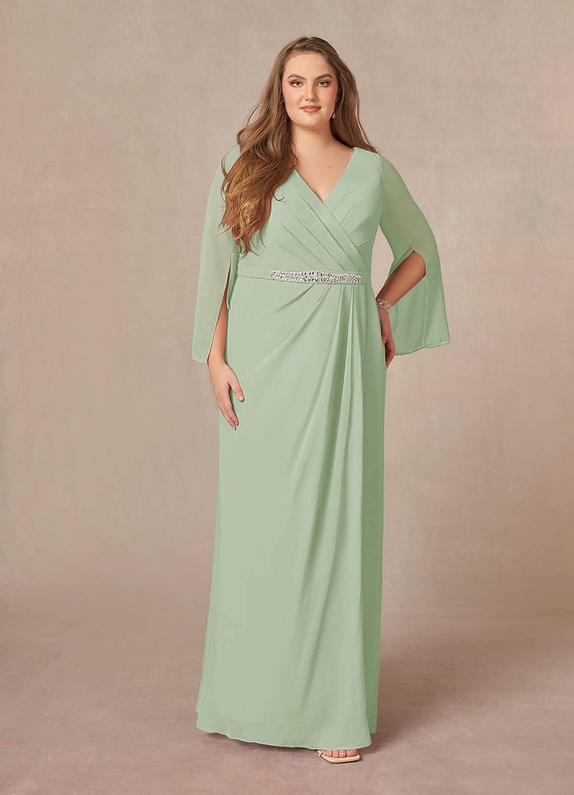 Azazie Belinda Mère de la mariée Robes Robe Trapèze en Mousseline de soie Col V plissé Vert Sauge image1