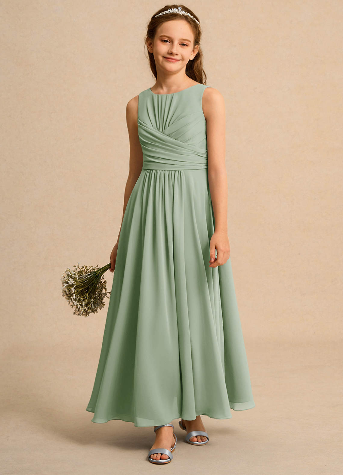 Azazie Ducky Girls Formal Vestidos de florista Vestido Dusty Sage de Chiffon de Linha A com Plissado image3