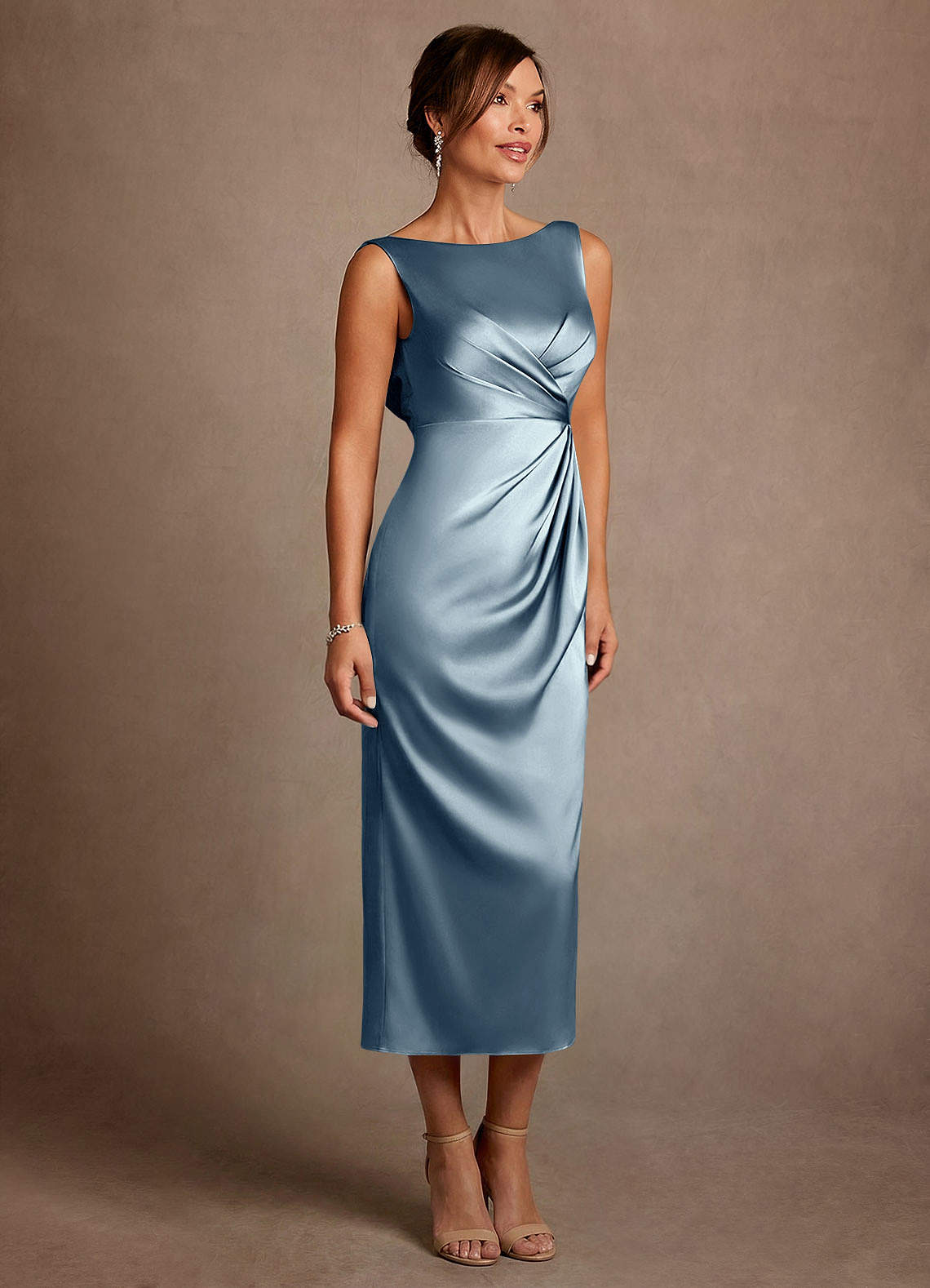 Azazie Mazhe Vestidos para mãe da noiva Vestido Azul Empoeirado de Cetim elástico de Linha A com Plissado image3