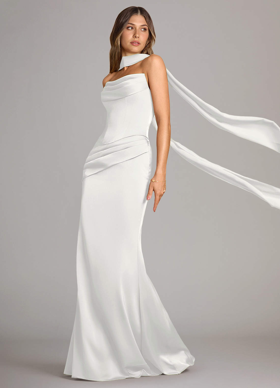 Azazie Sorrel Abiti da Damigella Abito Convertibile Sirena in Raso Elasticizzato Senza Cinturino Bianco image4