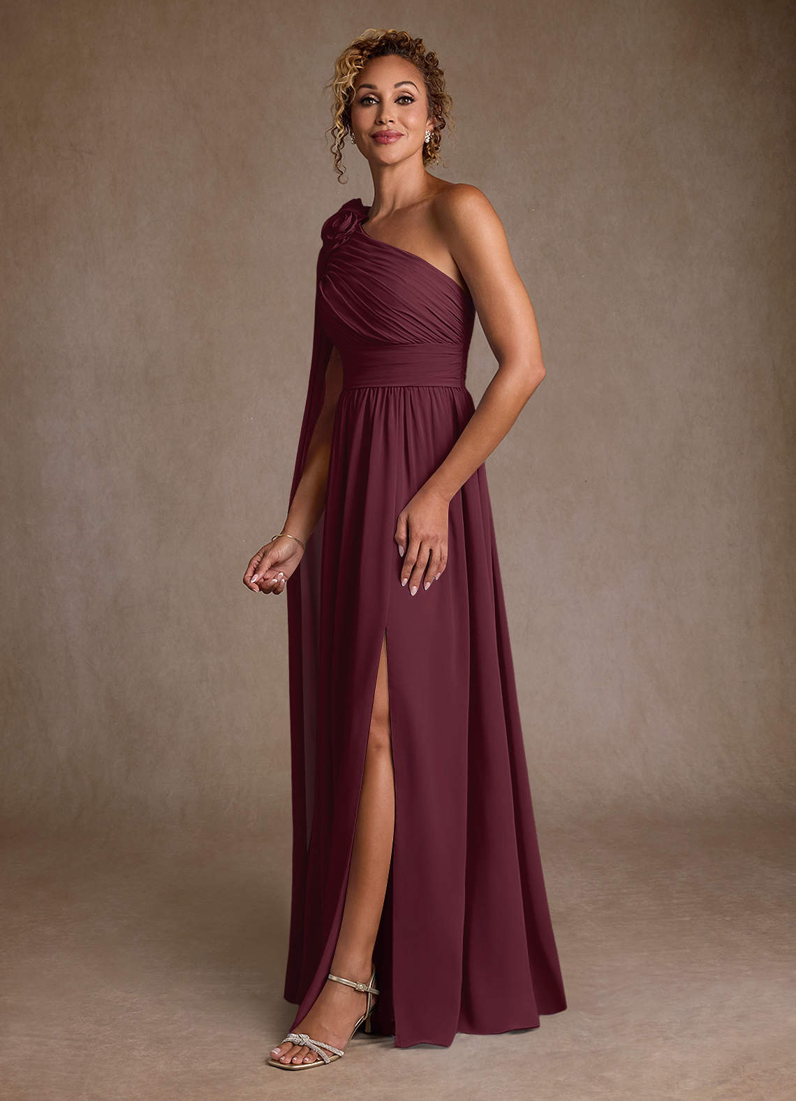 Azazie Lancaster Vestidos para mãe da noiva Vestido Cabernet de Chiffon de Linha A com Um ombro image4