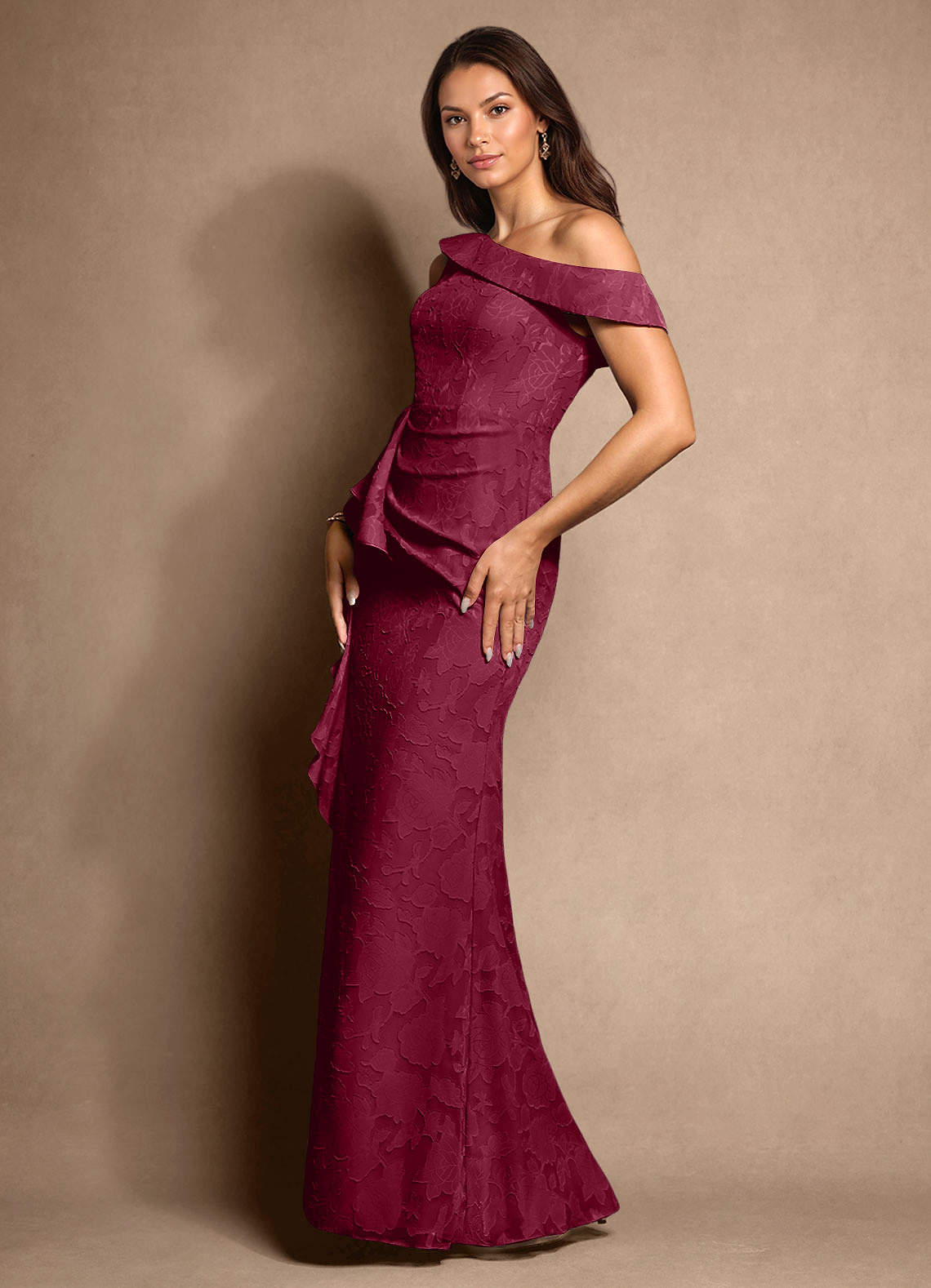 Azazie Hamptons vestidos de madre de la novia Vestido de Borgoña de Devorado Floral de Corte En A con Plisado image1