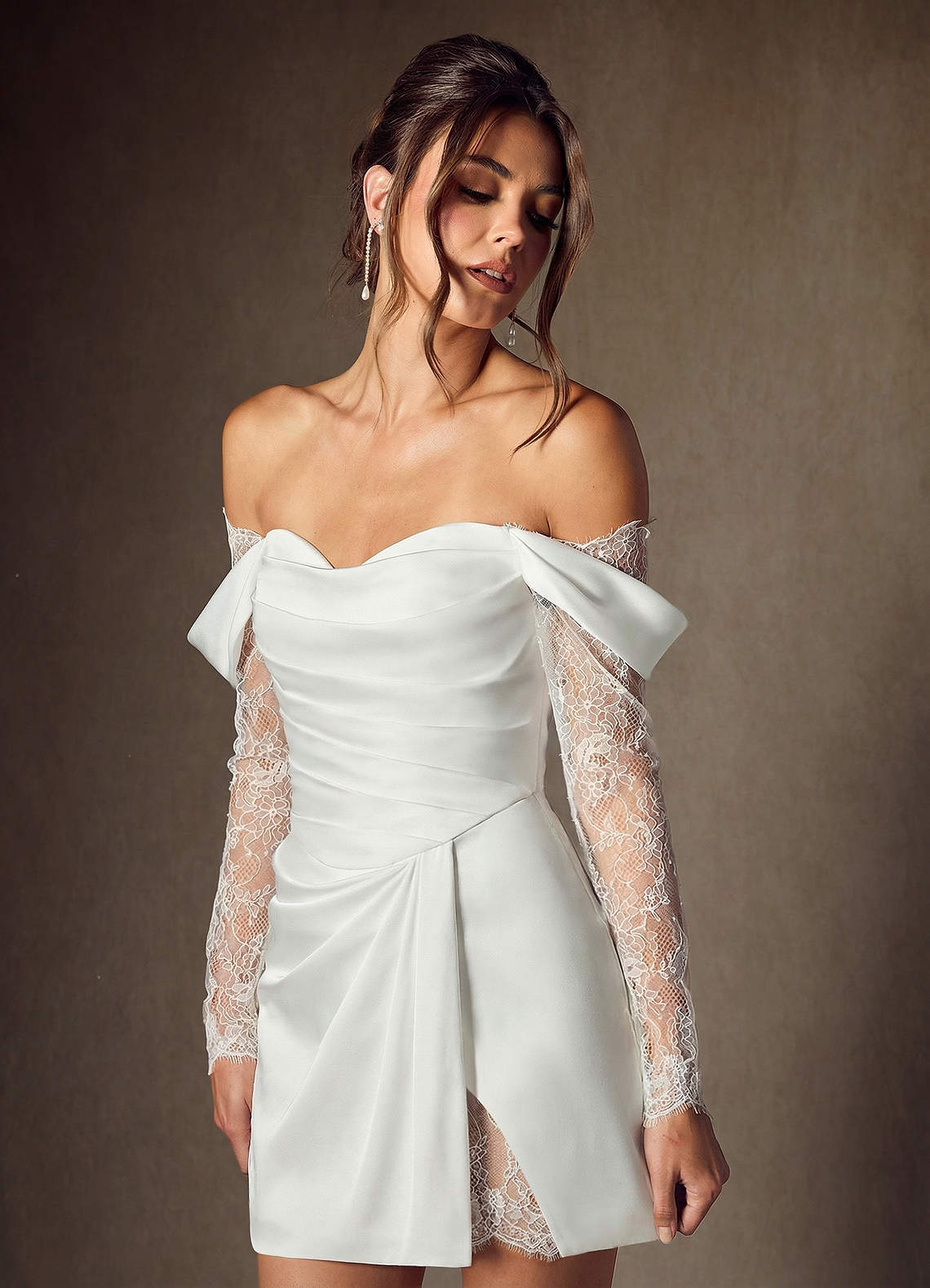 Azazie Alesya Vestidos de noiva Vestido Diamante Branco de Renda de Linha A com Decote em coração image2