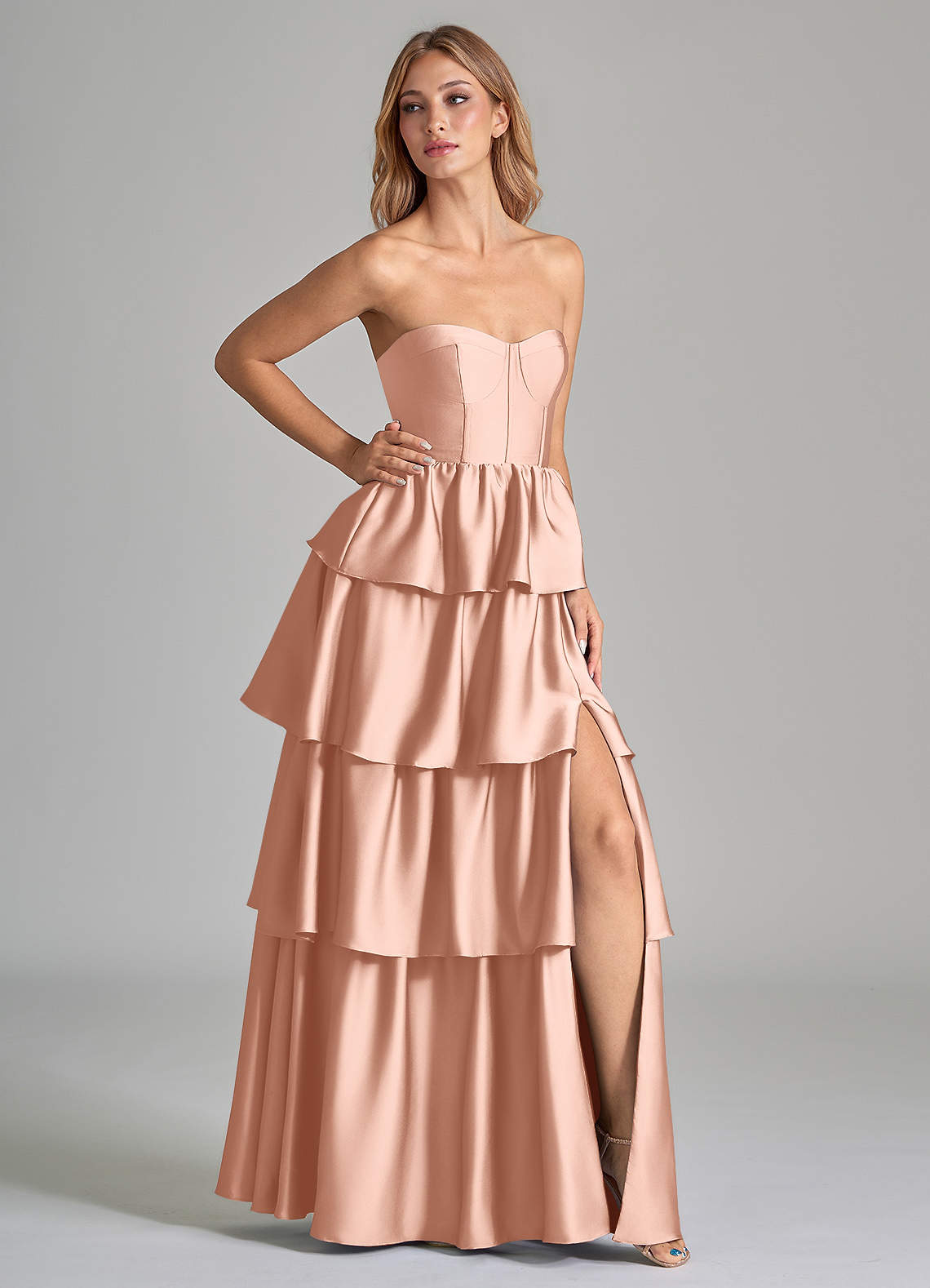 Azazie Faye Abiti da Damigella Abito A-Line in Raso Elasticizzato Increspato Oro Rosa image1
