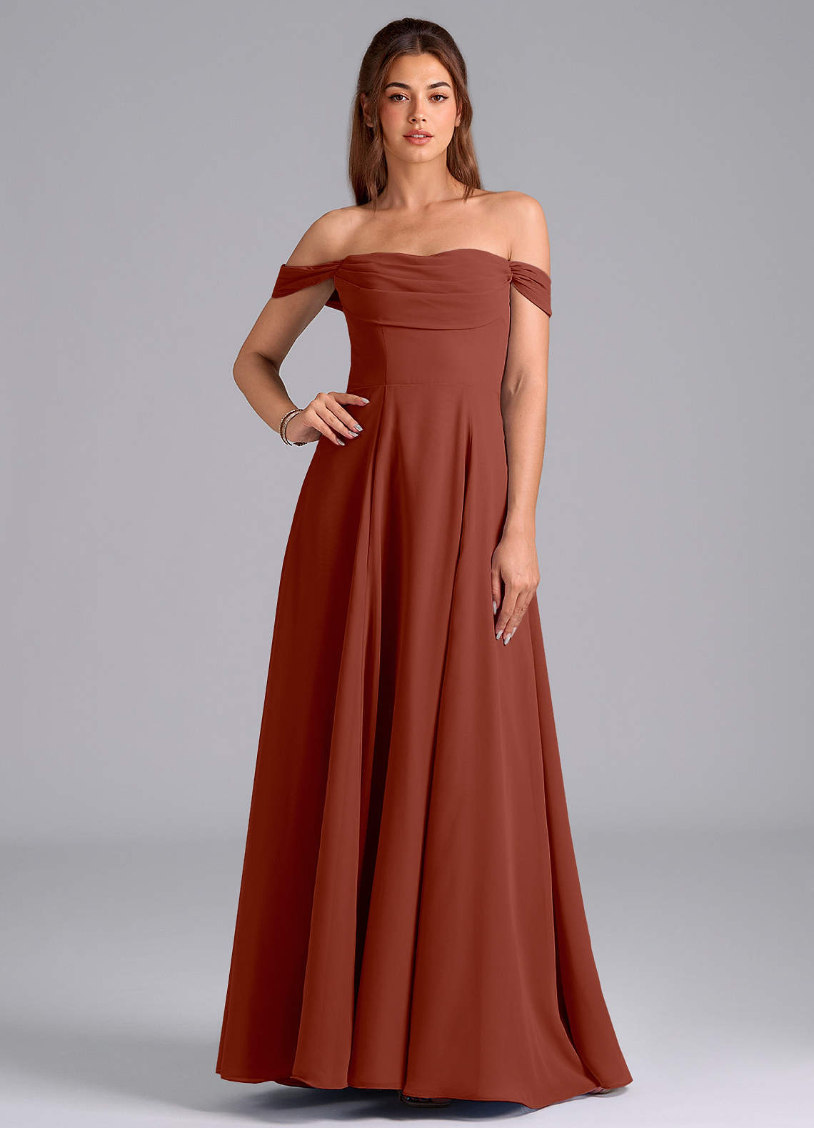 Azazie Almina Robes de demoiselle d'honneur Robe Trapèze Convertible en Mousseline de soie Épaule décolletée Auburn image1