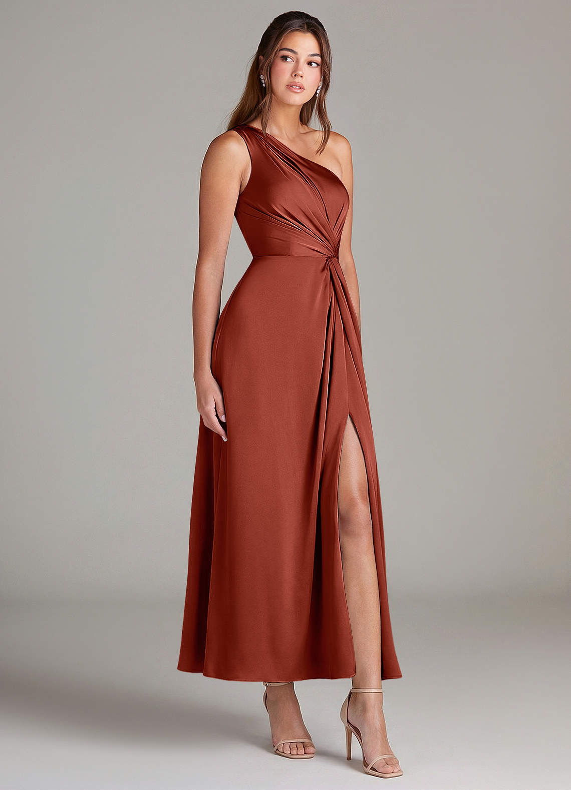 Azazie Brooke Robes de demoiselle d'honneur Robe Trapèze en Satin extensible Une épaule Terracotta image3