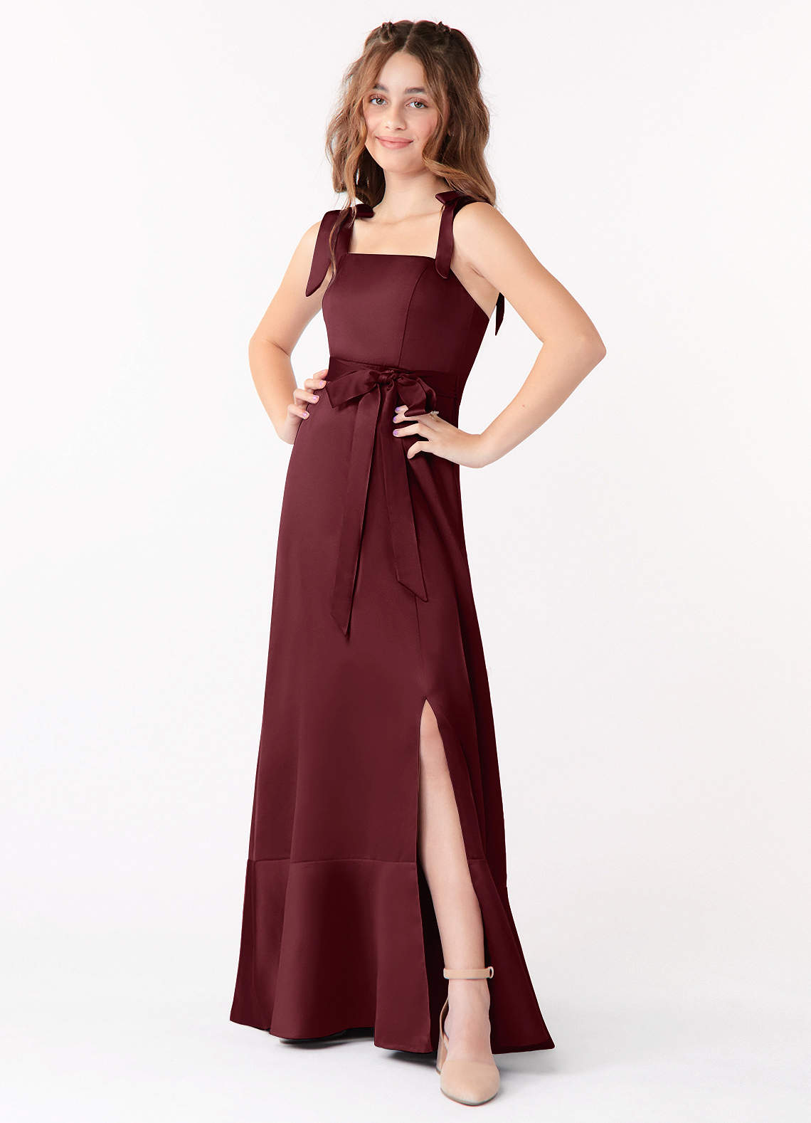 Azazie Barbara Junior Robe Trapèze en Satin extensible Arc Cabernet image1