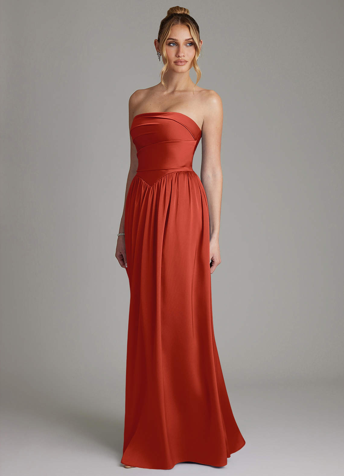 Azazie Zena Robes de demoiselle d'honneur Robe Trapèze en Satin extensible Sans bretelles Rouille image4