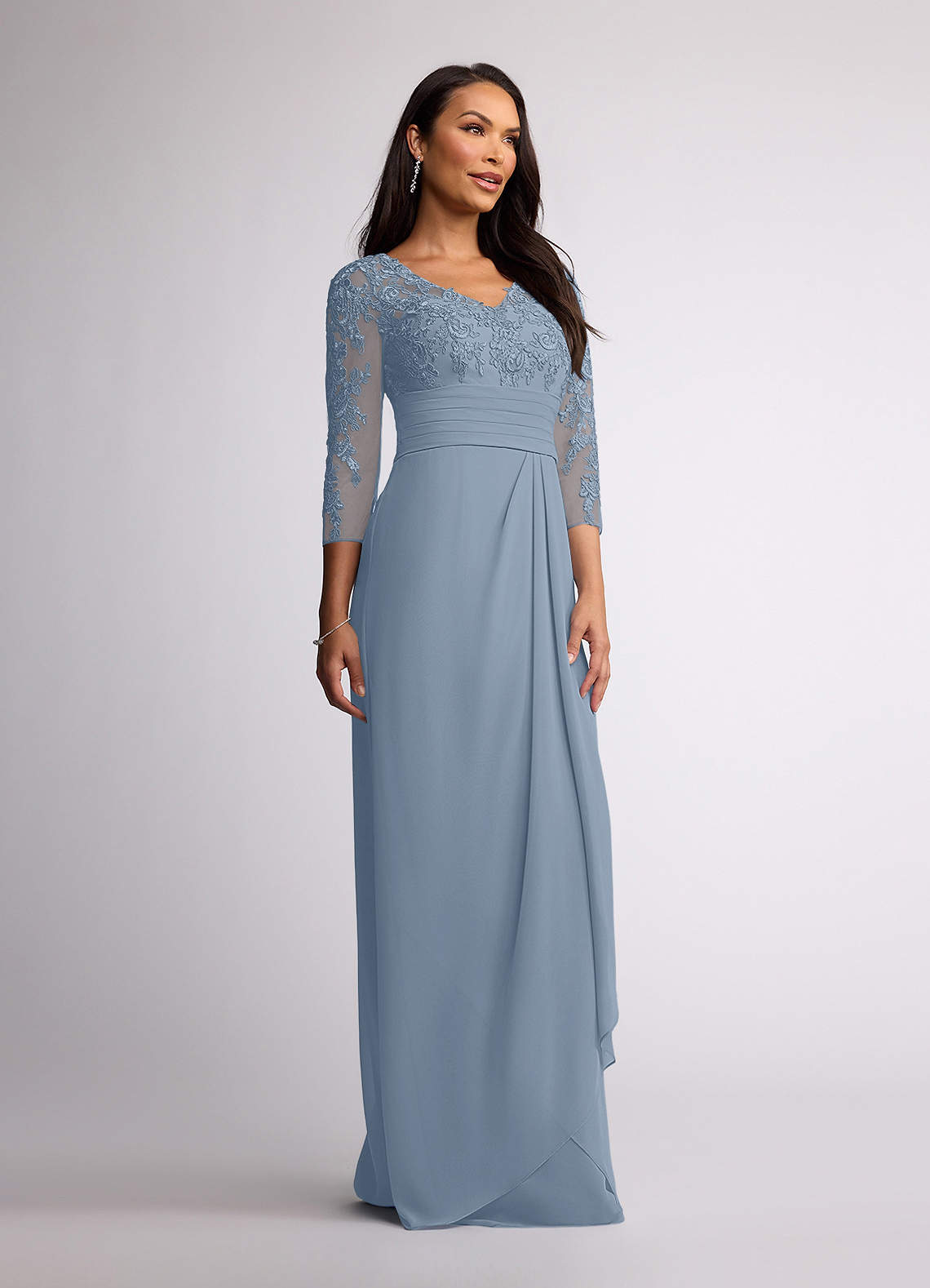 Azazie Joan Venta Final Vestido de Agave de Gasa de Corte Recto con Cuello en V de encaje image1