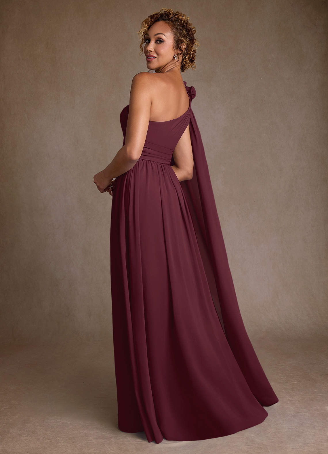 Azazie Lancaster Vestidos para mãe da noiva Vestido Cabernet de Chiffon de Linha A com Um ombro image1