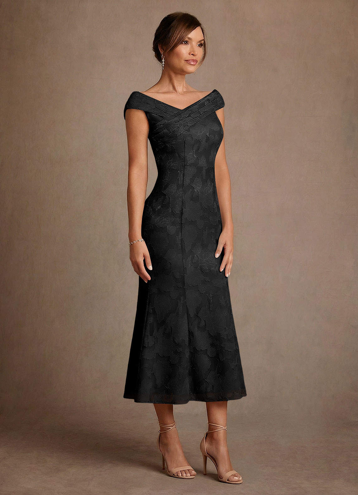 Azazie Keith Vestidos para mãe da noiva Vestido Preto de Esgotamento Floral de Bainha com Plissado image2