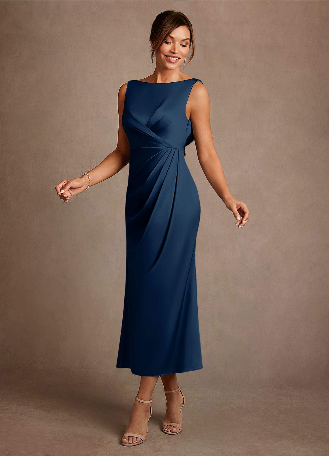 Azazie Mazhe Vestidos para mãe da noiva Vestido Azul Marinho de Cetim elástico de Linha A com Plissado image2