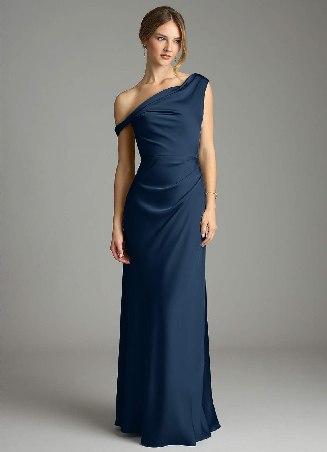 Azazie Emerson Vestidos de damas de honor Vestido de Azul Marino Oscuro de Satén Elástico de Corte Sirena con Vestidos sin tirantes image3