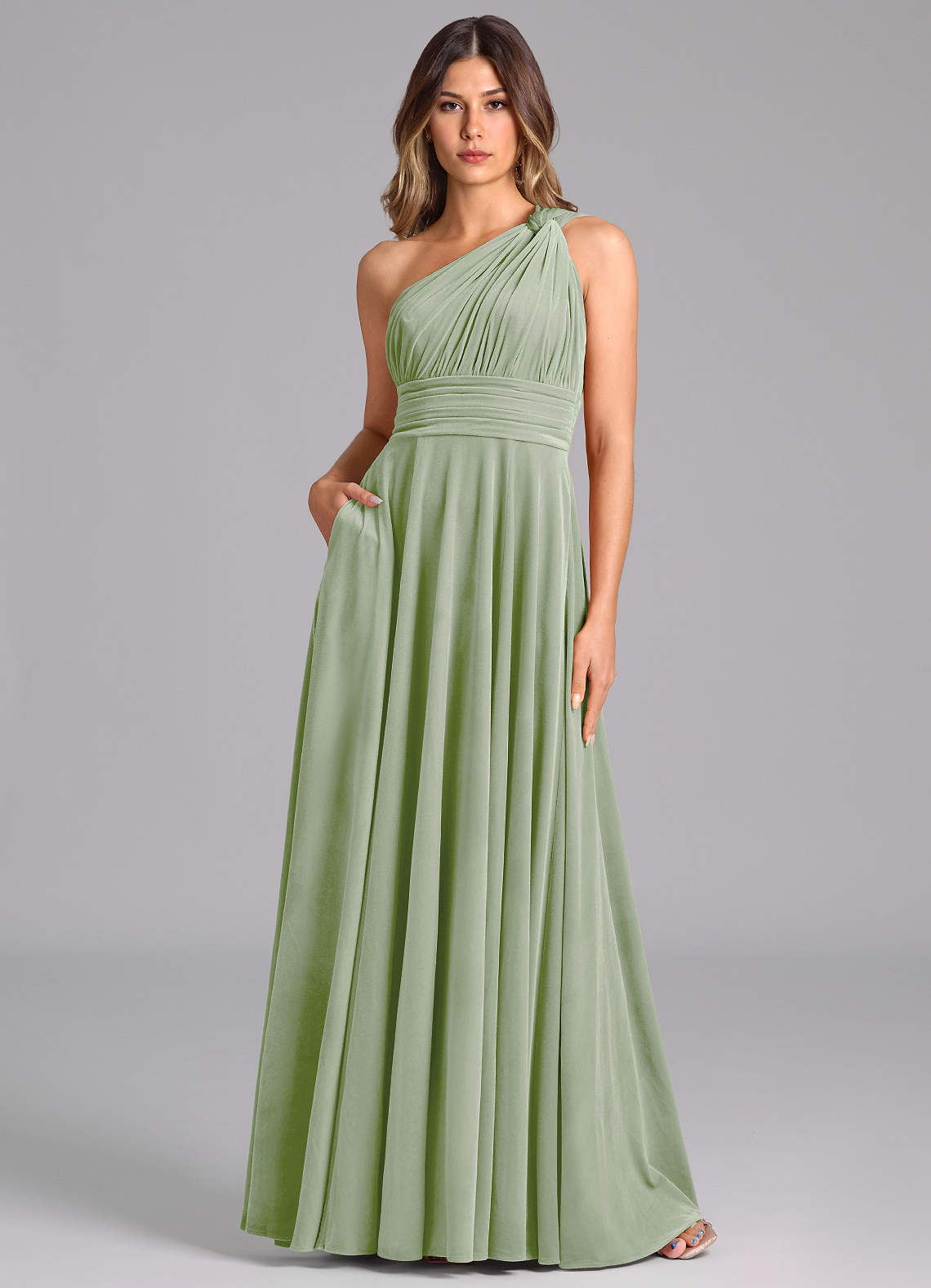 Azazie Charlize Vestidos de damas de honor Vestido de Salvia Polvorienta de terciopelo de Corte en A con Hombro unilateral image1