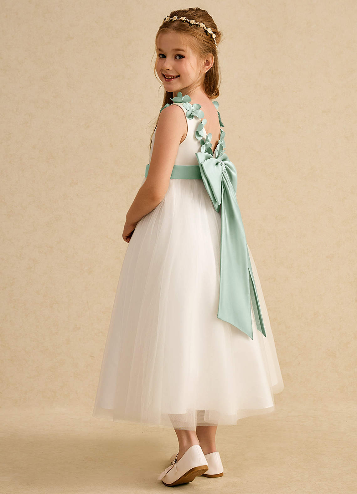 Azazie Lilli Robe Demoiselle D'honneur Fillette Robe Trapèze en Tulle Arc Ivoire Agave image3