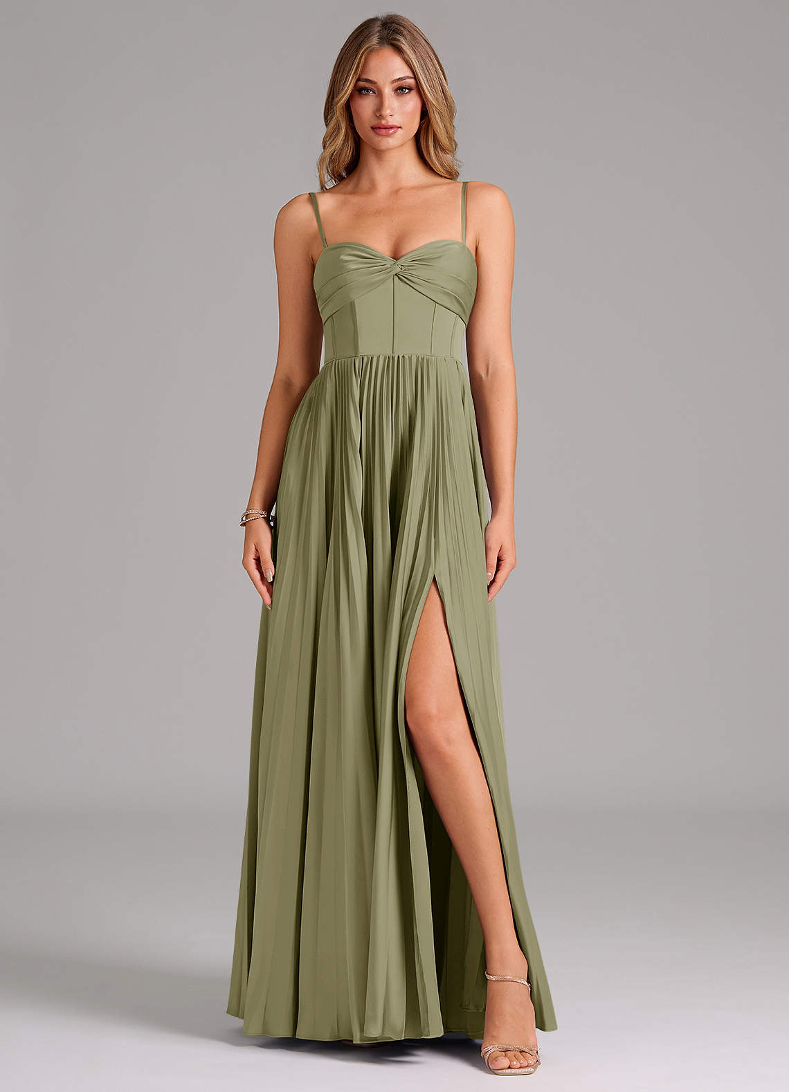 Azazie Tyla Robes de demoiselle d'honneur Robe Trapèze en Satin extensible Encolure en Forme de Cœur Pistache image1