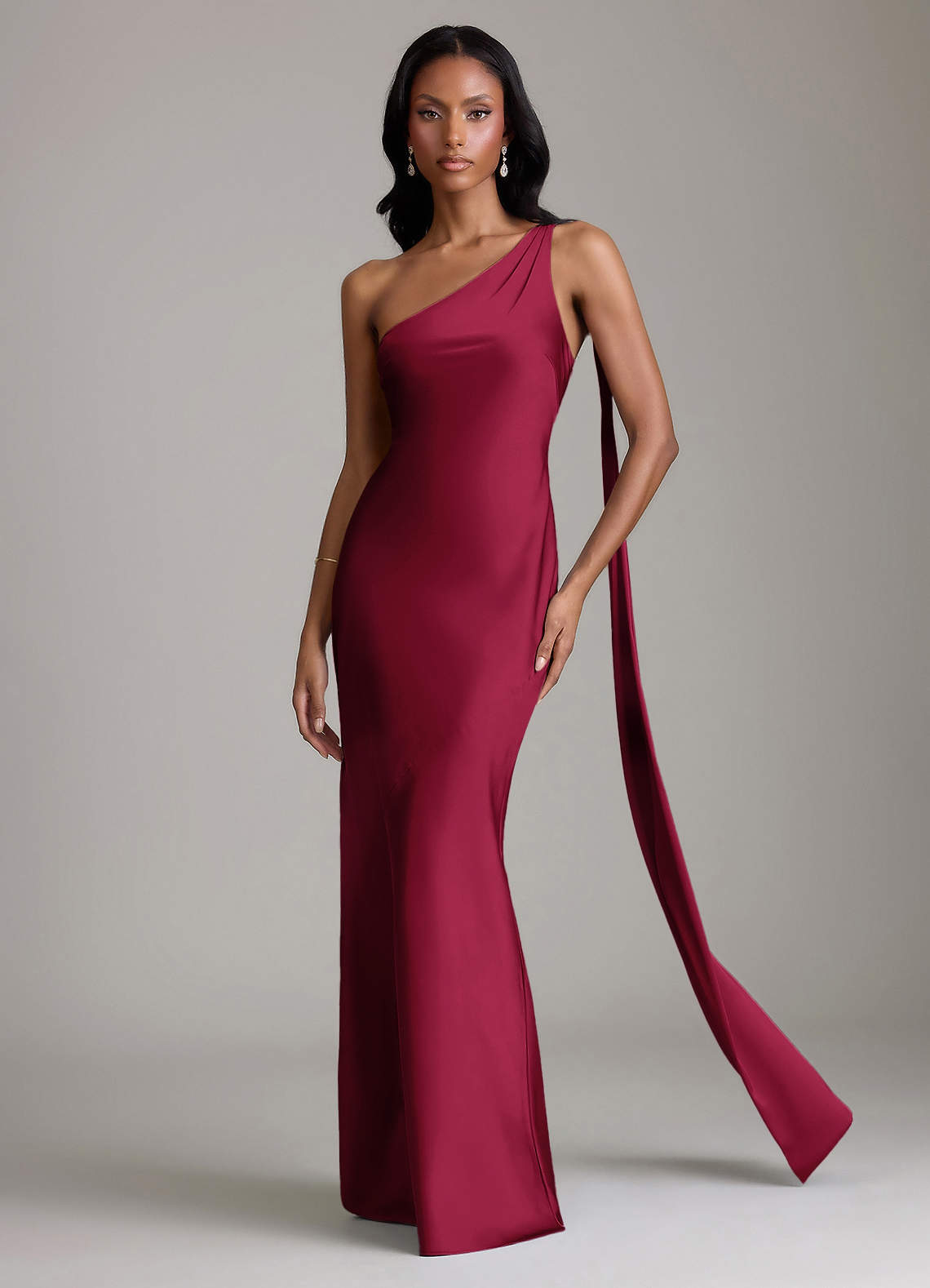 Azazie Juniper Vestidos de damas de honor Vestido de Borgoña de Satén Elástico de Corte Sirena con Hombro unilateral image3