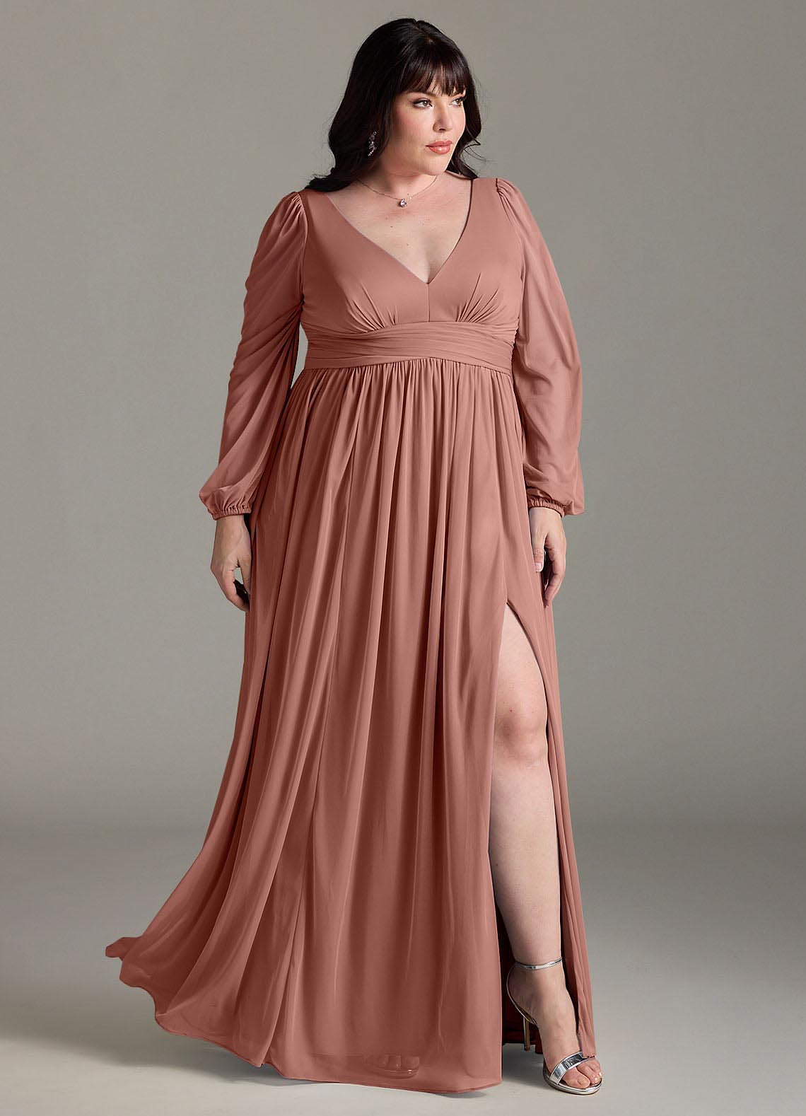 Azazie Norah Robes de demoiselle d'honneur Robe Trapèze en Mousseline de soie Col en V, manches longues Rose De Cèdre image8