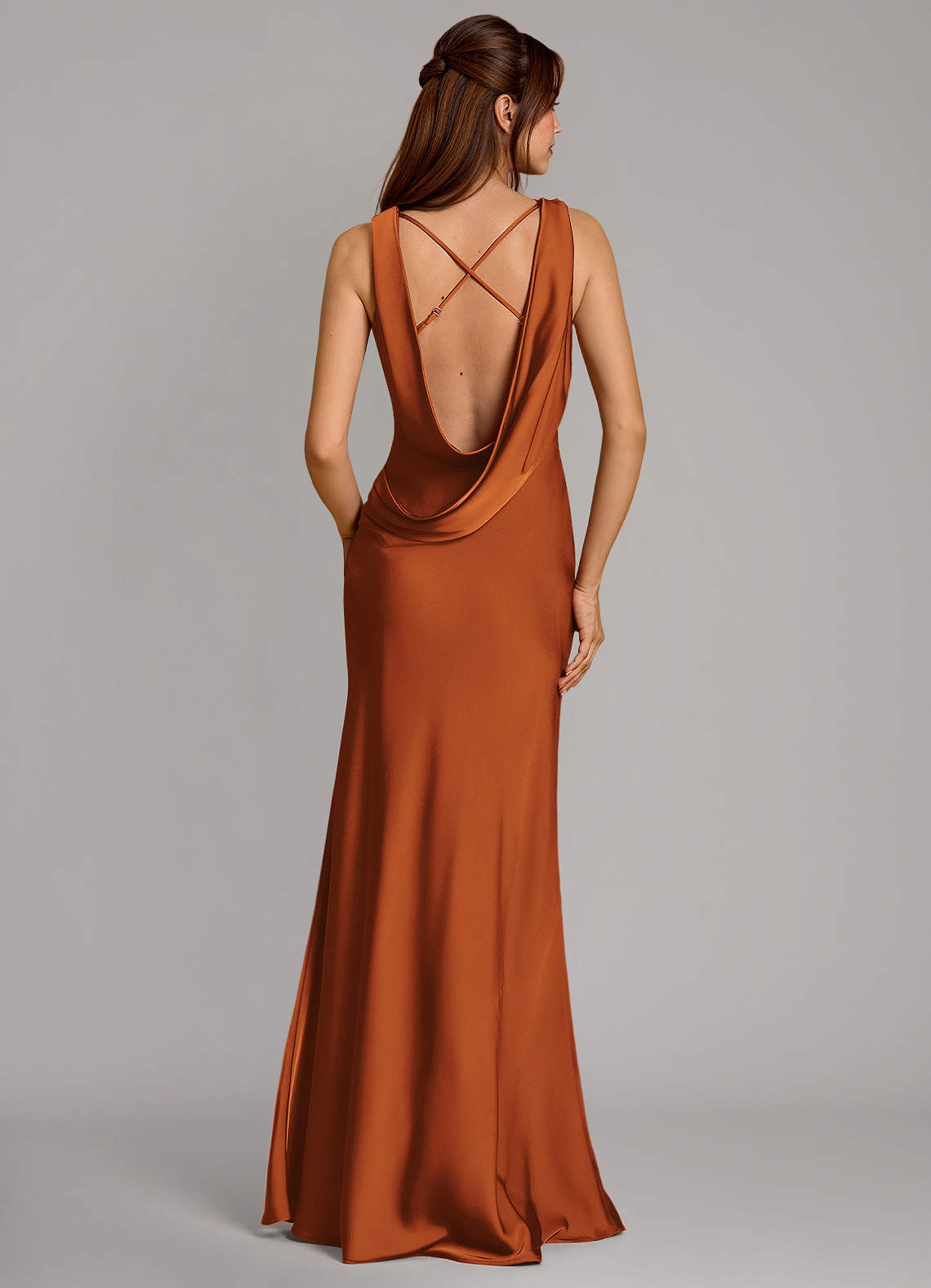 Azazie Cheryl Robes de demoiselle d'honneur Robe Sirène en Satin extensible Cannelle image1