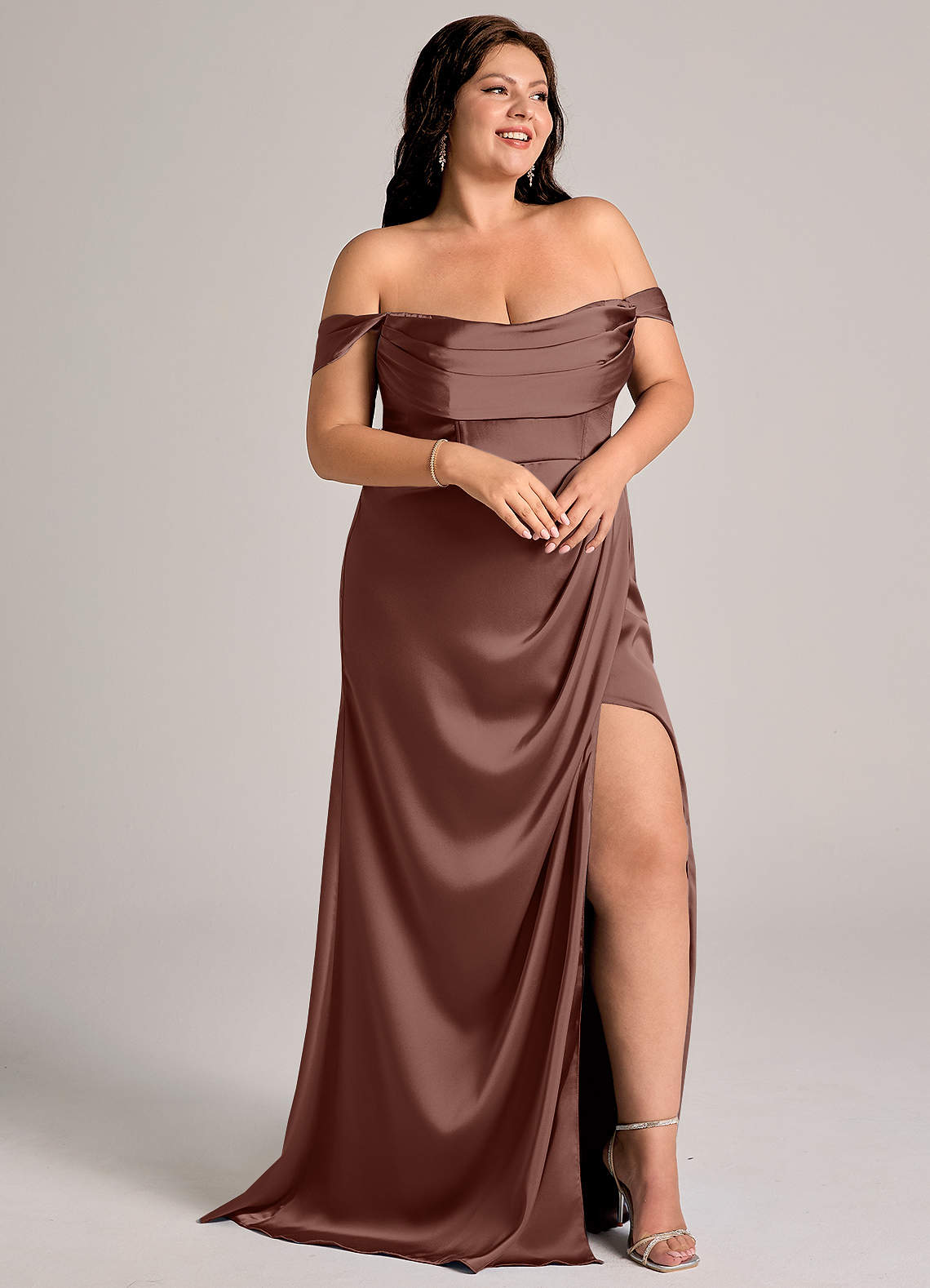 Azazie Johana Robes de demoiselle d'honneur Robe Sirène Convertible en Satin extensible Épaule décolletée Expresso image10