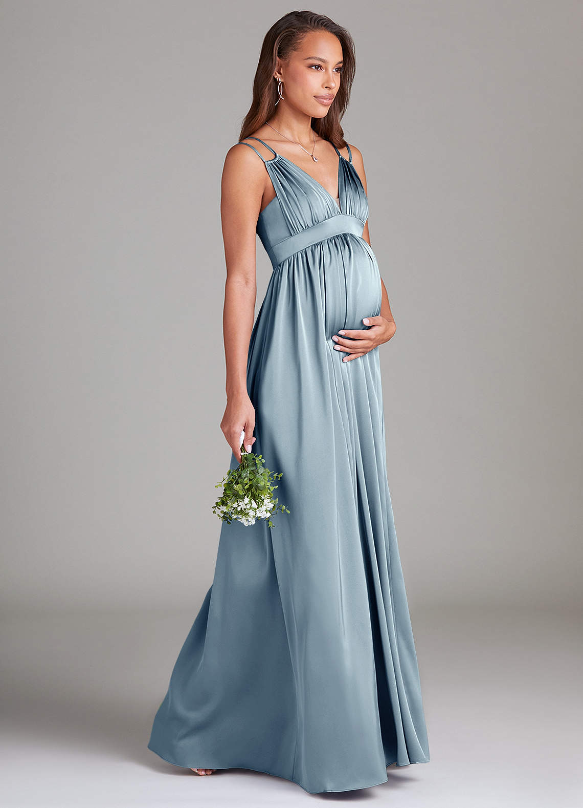 Azazie Emree Vestidos de dama de honra para maternidade Vestir Linha A com bolsos Comprimento do chão Cetim elástico image3