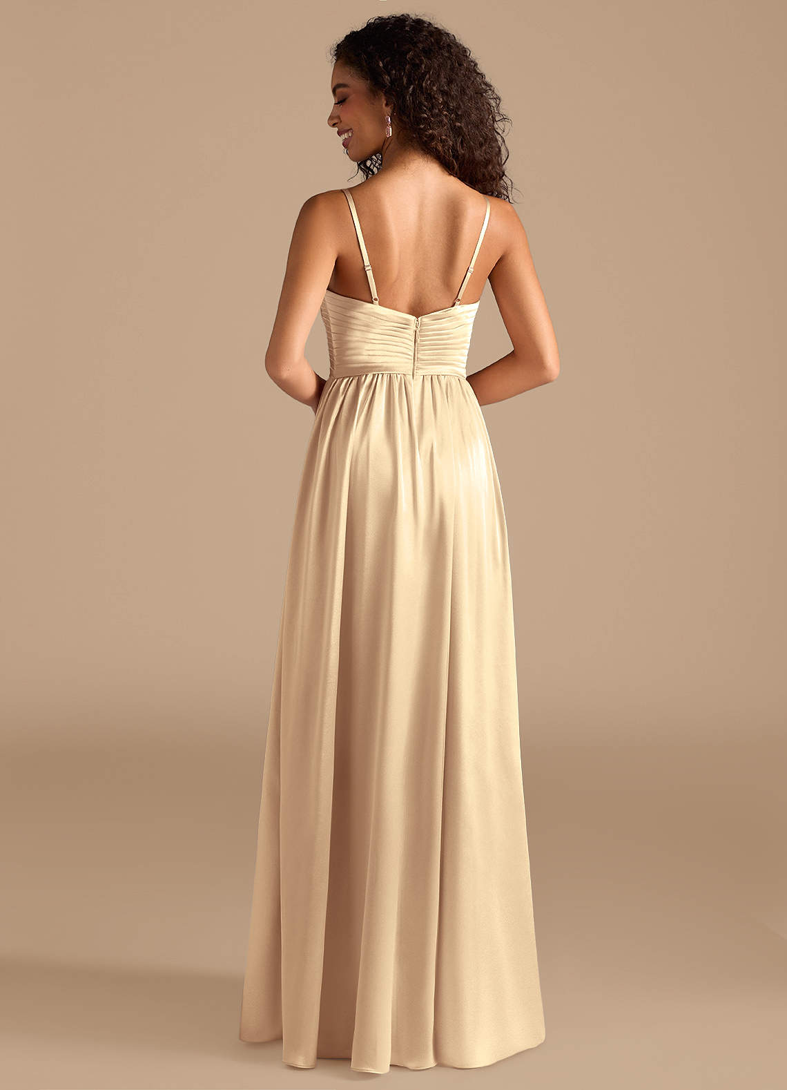 Azazie Alia Robes de demoiselle d'honneur Robe Trapèze en Satiné métallisé Plissée Or image3