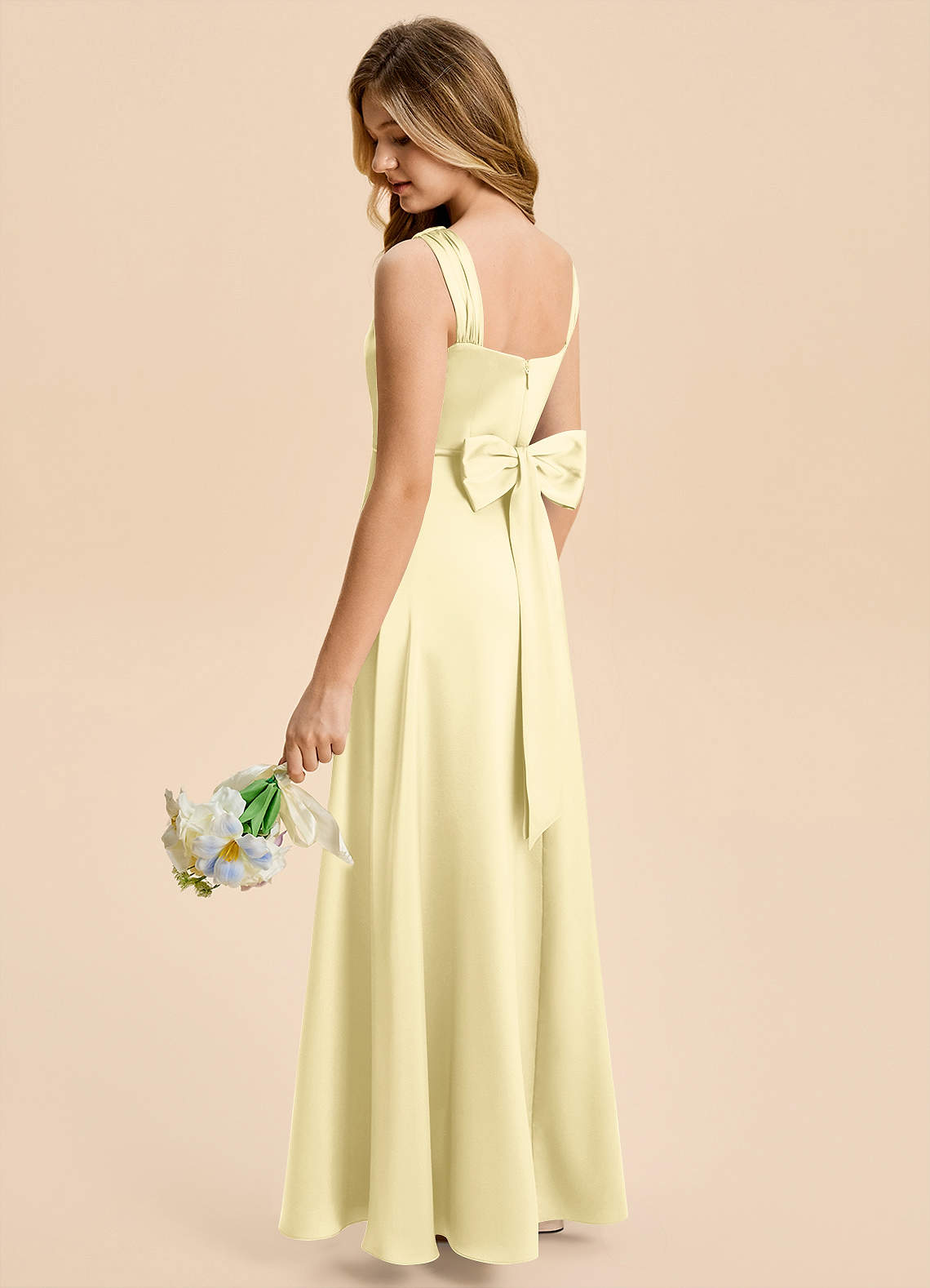 Azazie Kiki Junior Robe Trapèze en Satin extensible Arc Sorbet Citron image5