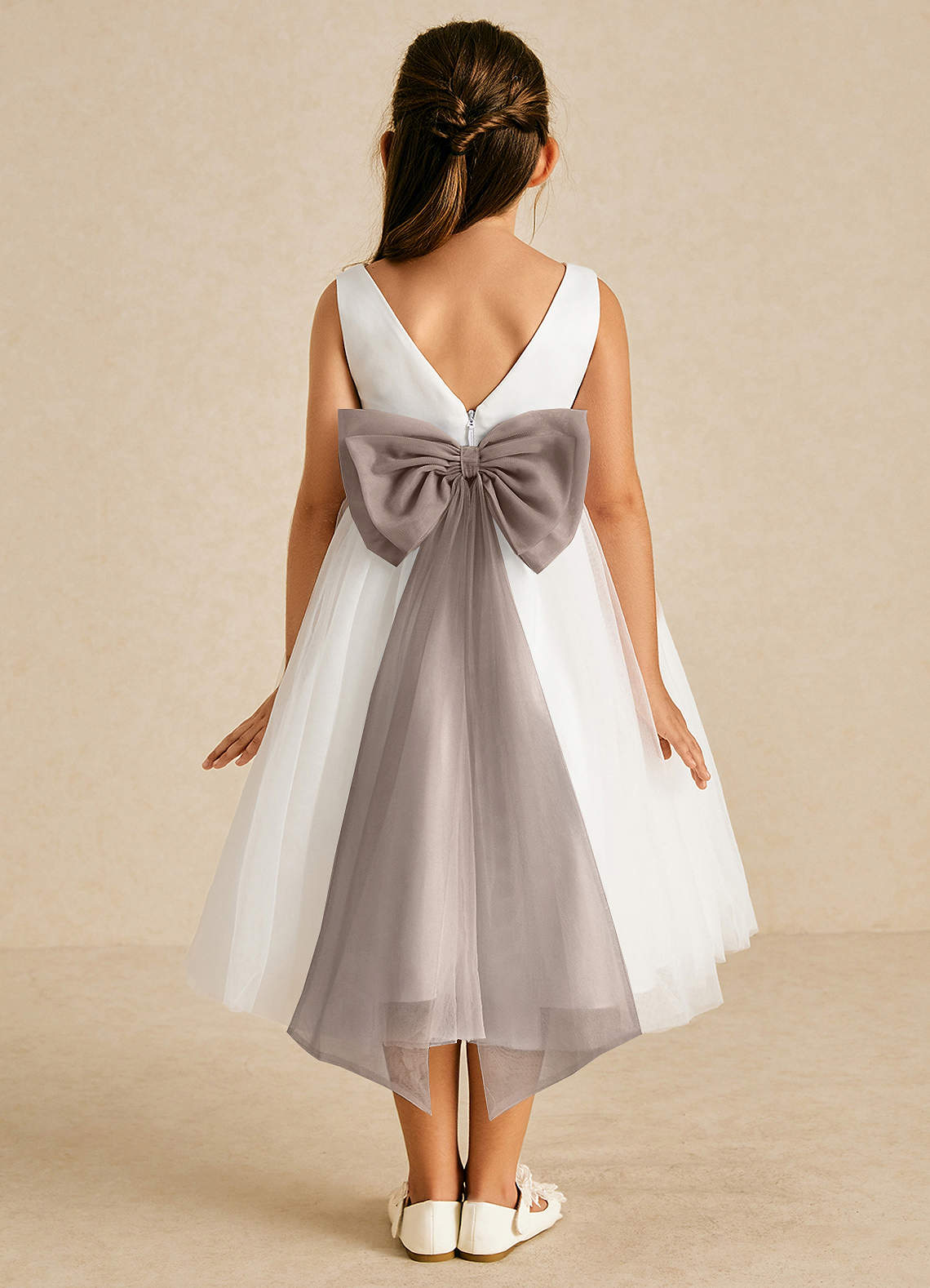 Azazie Kavi Blumenmädchenkleider A-Linie Schleifen Matte Satin Kleid Elfenbein Taupe image1