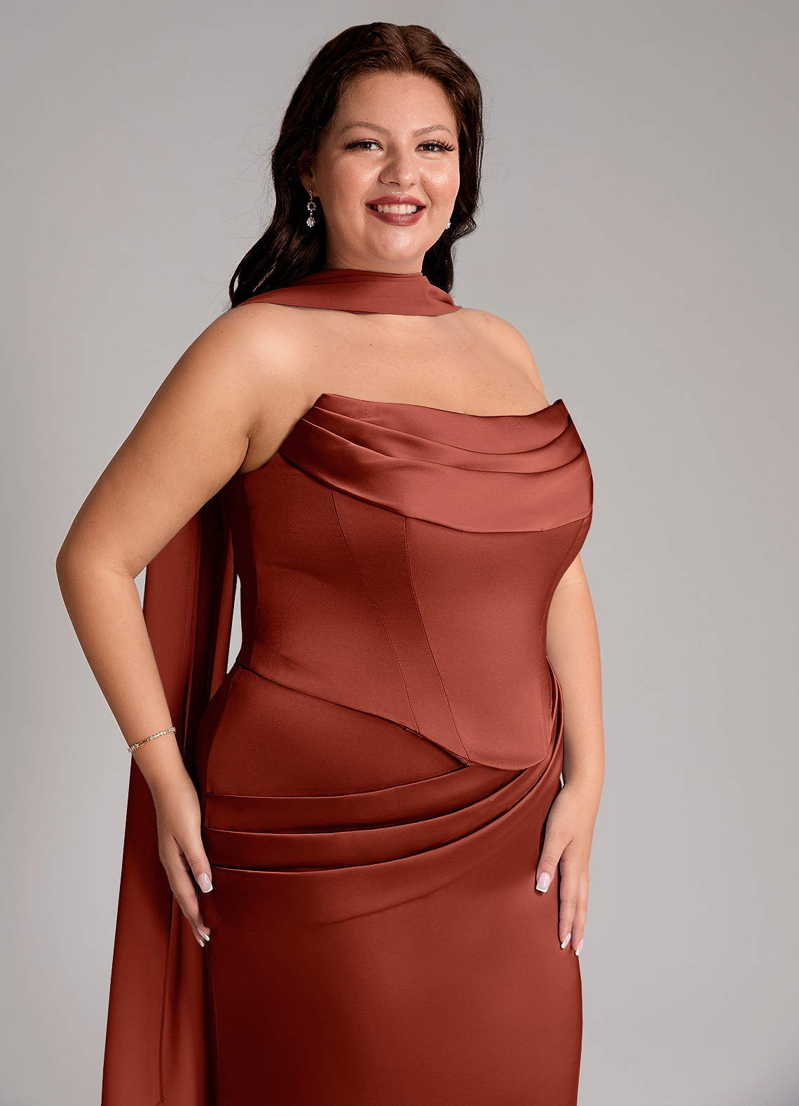 Azazie Sorrel Vestidos de damas de honor Vestido de Terracota de Satén Elástico de Corte Sirena Convertible con Sin tirantes image9