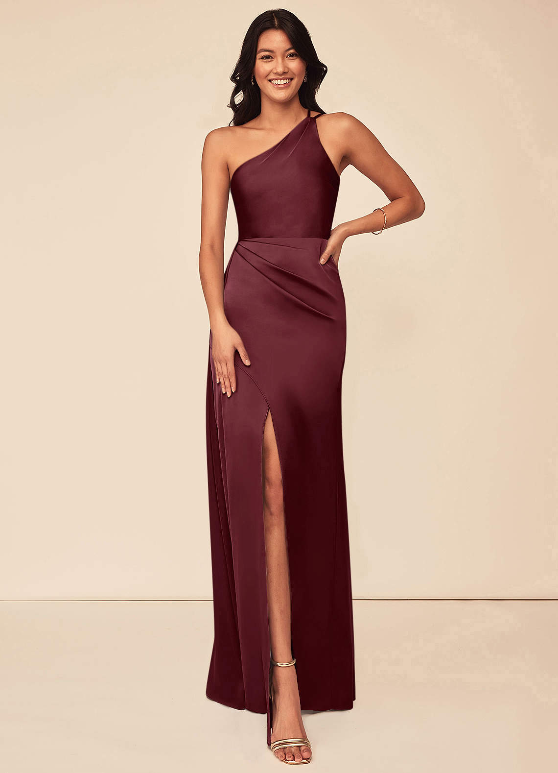 Azazie Maron Robes de demoiselle d'honneur Robe Trapèze en Satin extensible Epaule unique Cabernet image1