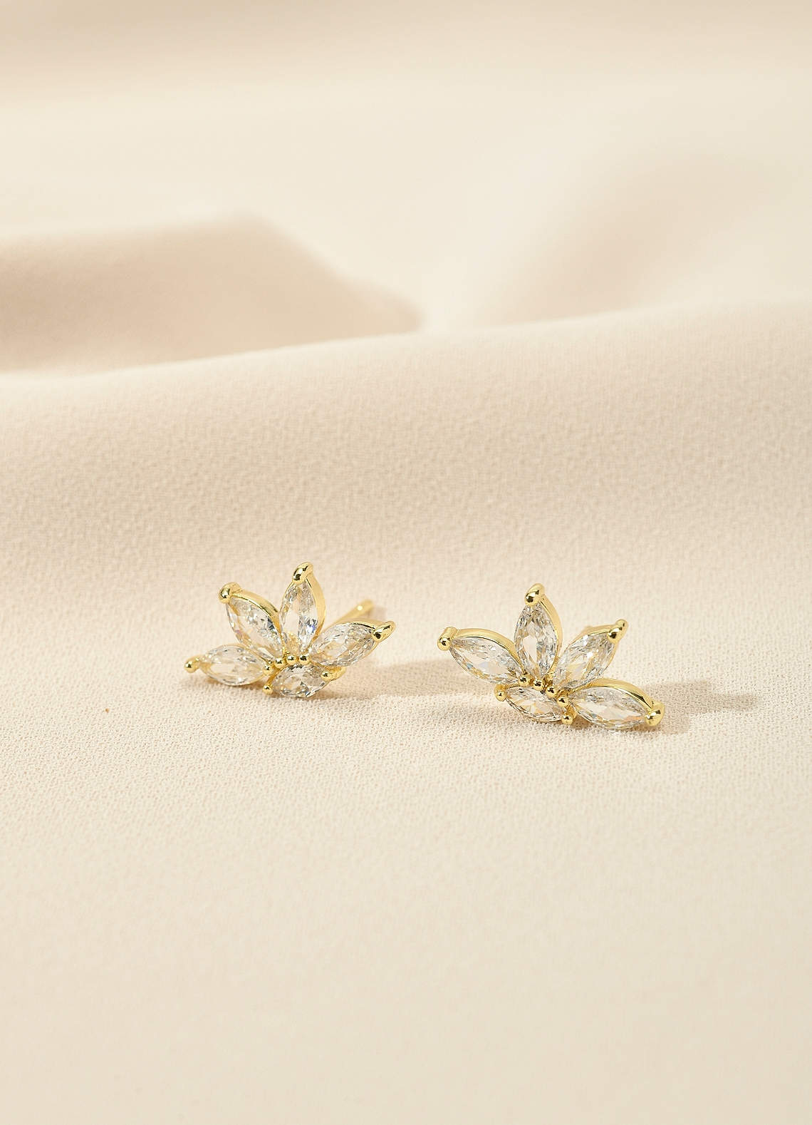 front Pendientes de pétalos de marquesa de cristal