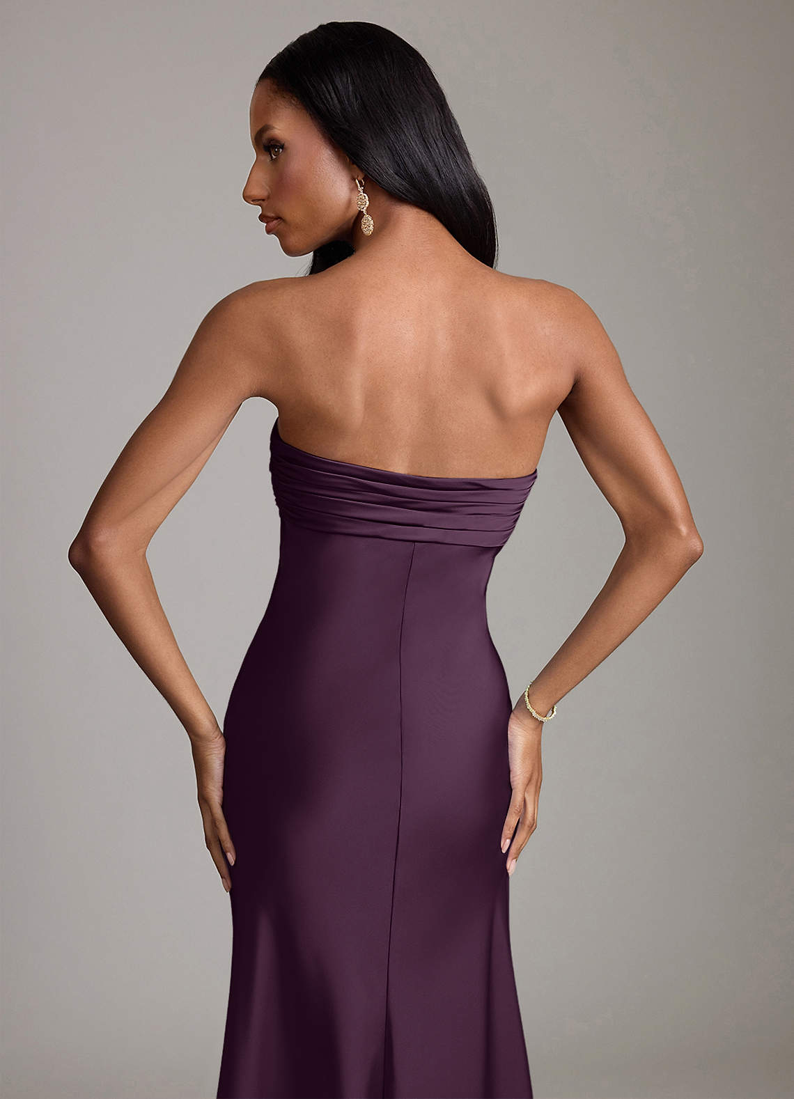 Azazie Saylor Vestidos de damas de honor Vestido de Ciruela de Satén Elástico de Corte Sirena con Sin tirantes image5