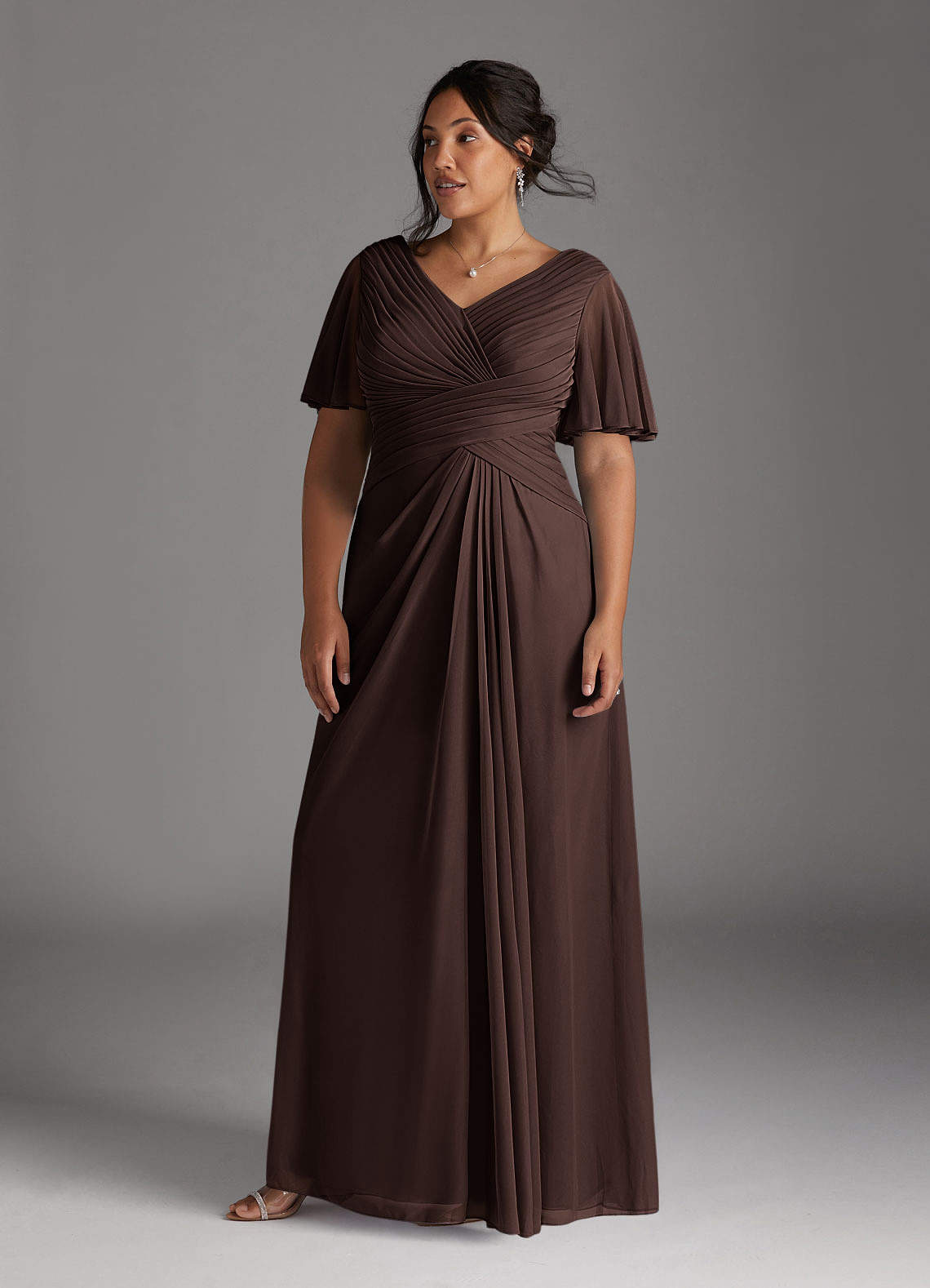 Azazie Emmeline Mère de la mariée Robes Robe Trapèze en Maille Col V plissé Ganache image1