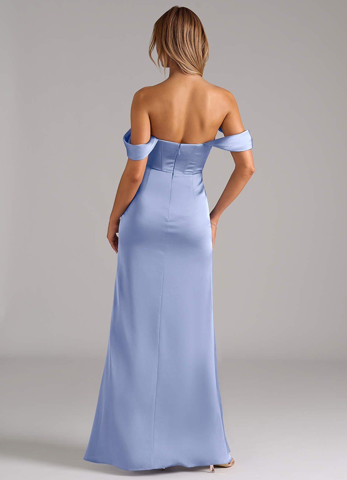 Azazie Johana Robes de demoiselle d'honneur Robe Sirène Convertible en Satin extensible Épaule décolletée Eis image3