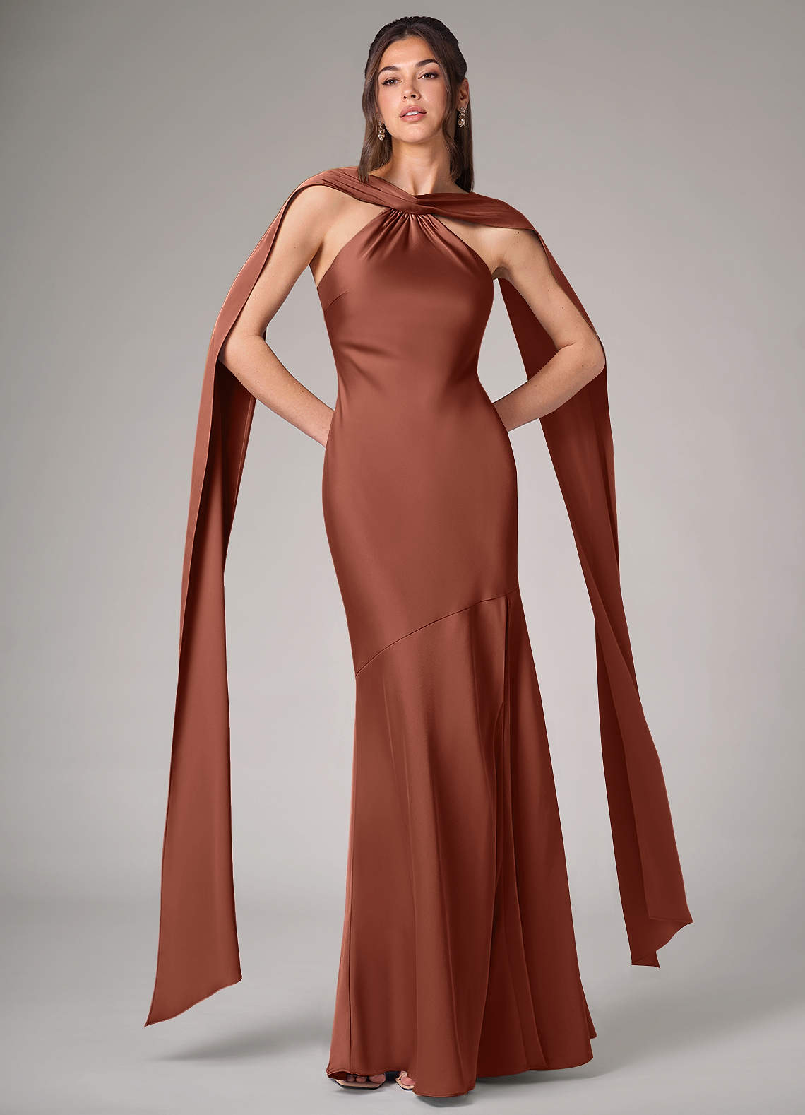 Azazie Kinsley Robes de demoiselle d'honneur Robe Sirène en Satin extensible Fente Latérale Argile image1