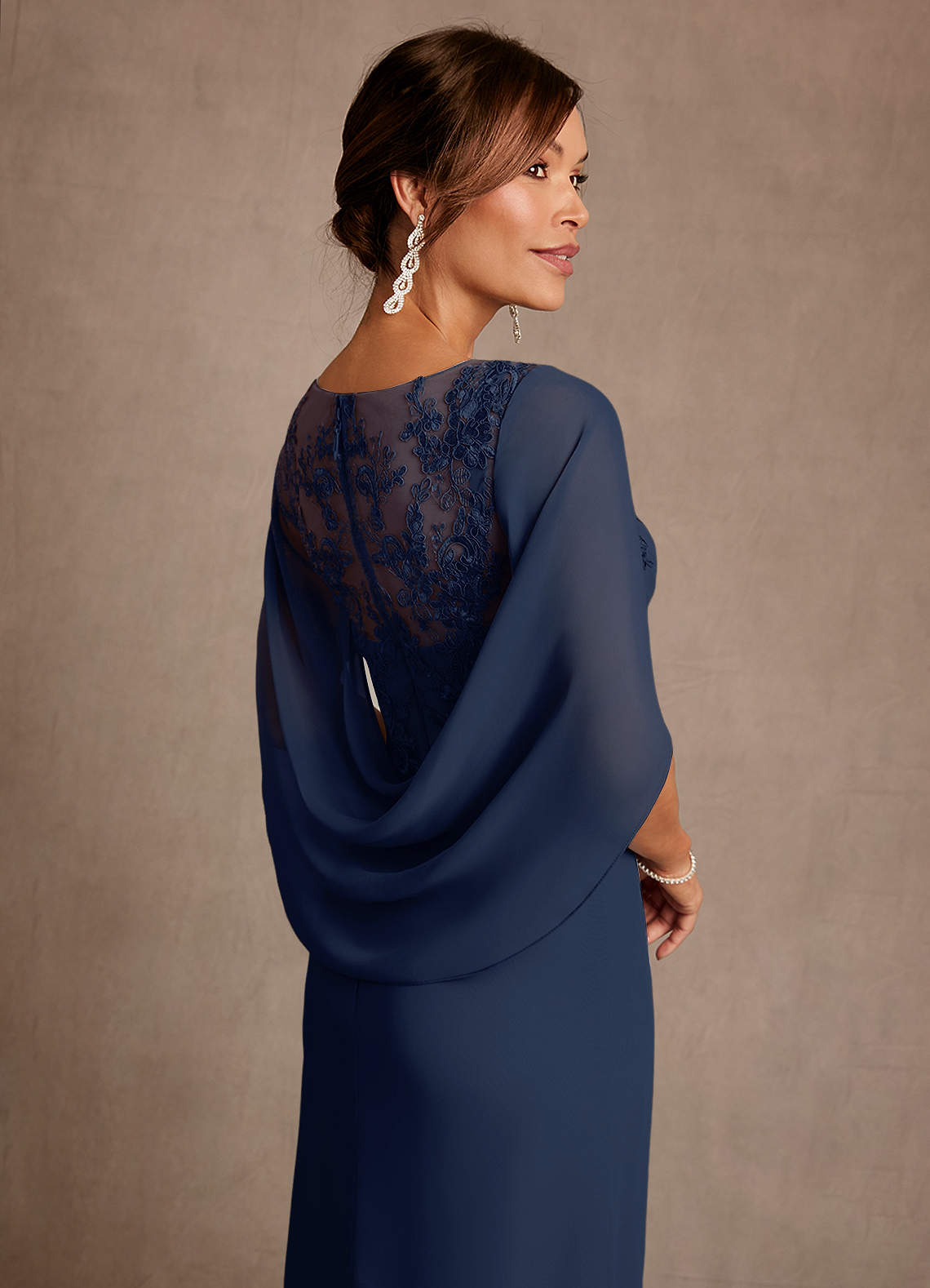 Azazie Forums Mère de la mariée Robes Robe Trapèze en Dentelle Bleu Marine Foncé image4