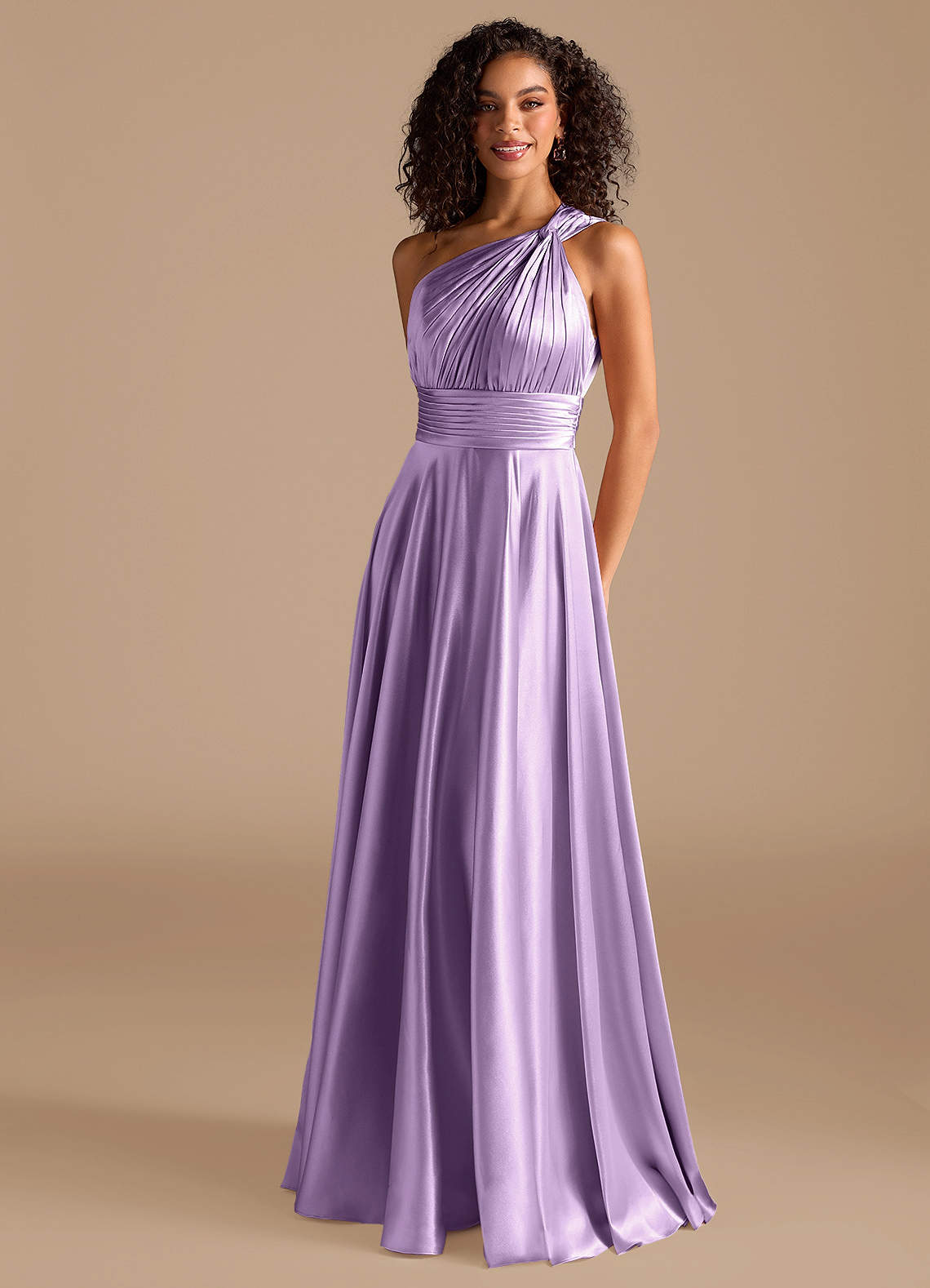 Azazie Charlize Robes de demoiselle d'honneur Robe Trapèze en Satiné métallisé Ue épaule Lilas image1