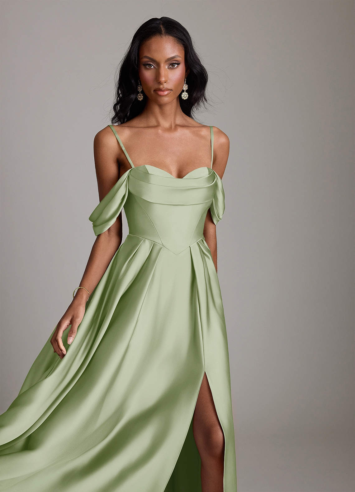 Azazie Loisa Suknie dla druhen Linia A Zza ramienia Satyna elastyczna Do ziemi Sukienka image2