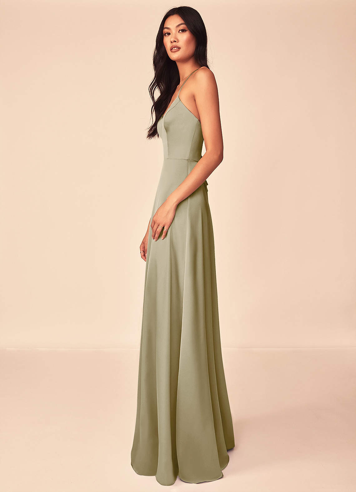 Azazie Mei Vestidos de damas de honor Vestido de Musgo Verde de Satén Elástico de Corte en A con Cuello en V image3