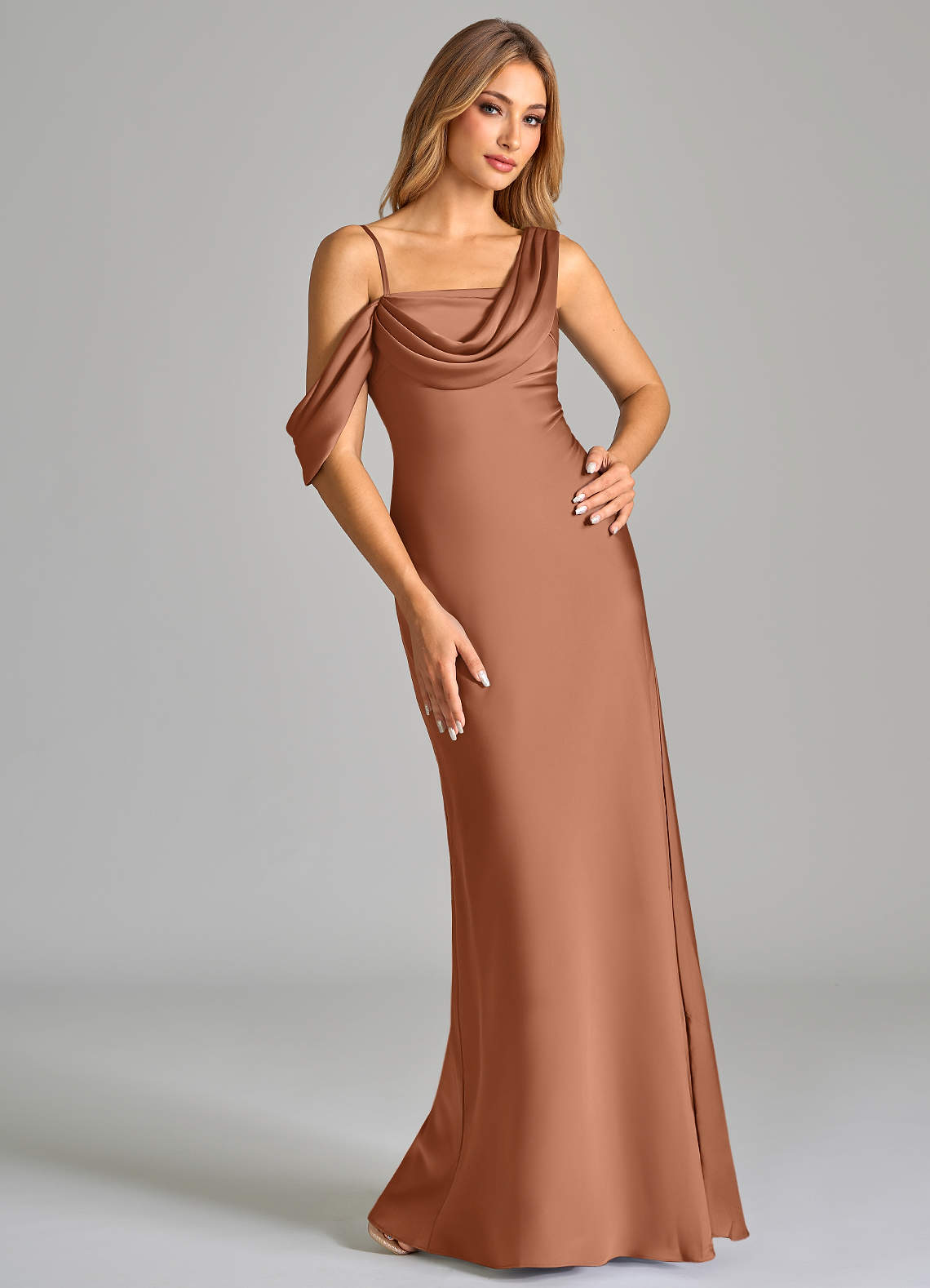 Azazie Celina Vestidos de damas de honor Vestido de Bronceador de Satén Elástico de Corte Recto con Vestidos sin tirantes image1