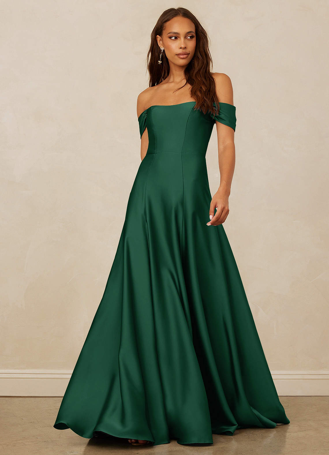 Christian Siriano Bridal for Azazie 1002 Brautjungfernkleider Wandelbar A-Linie Schulterfrei Stretch-Satin Kleid Dunkelgrün image1