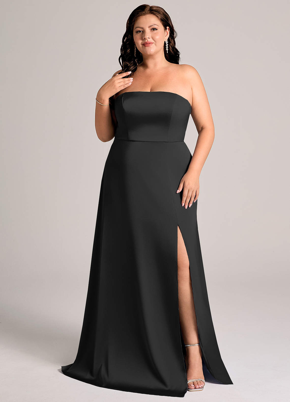 Azazie Wren Essayer des robes à la maison Robe Trapèze Convertible en Satin extensible Sans bretelles Noir image7