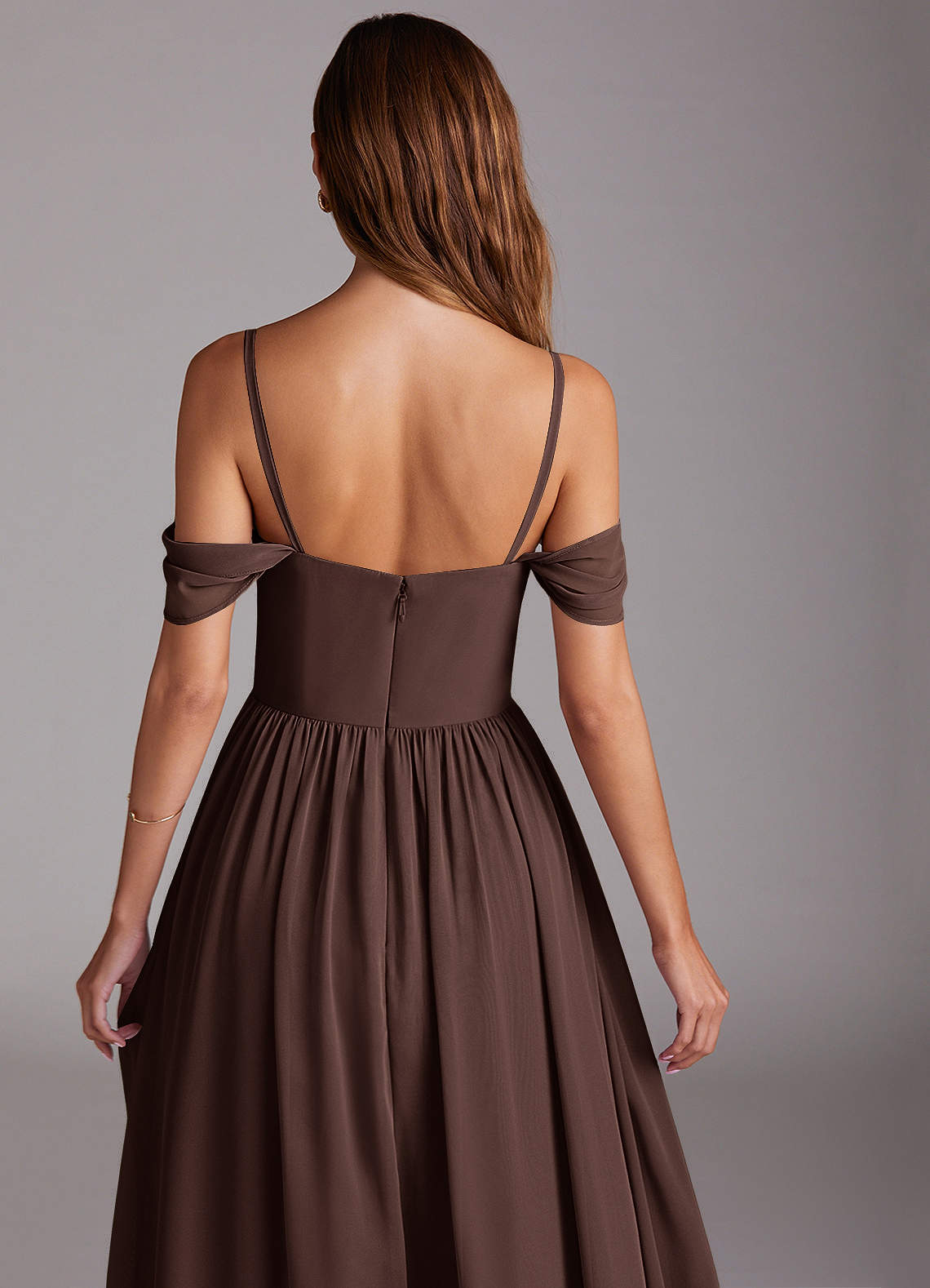 Azazie Calianna Vestidos de madrinha de casamento Vestido Ganache de Chiffon de Linha A com Fora do ombro image8